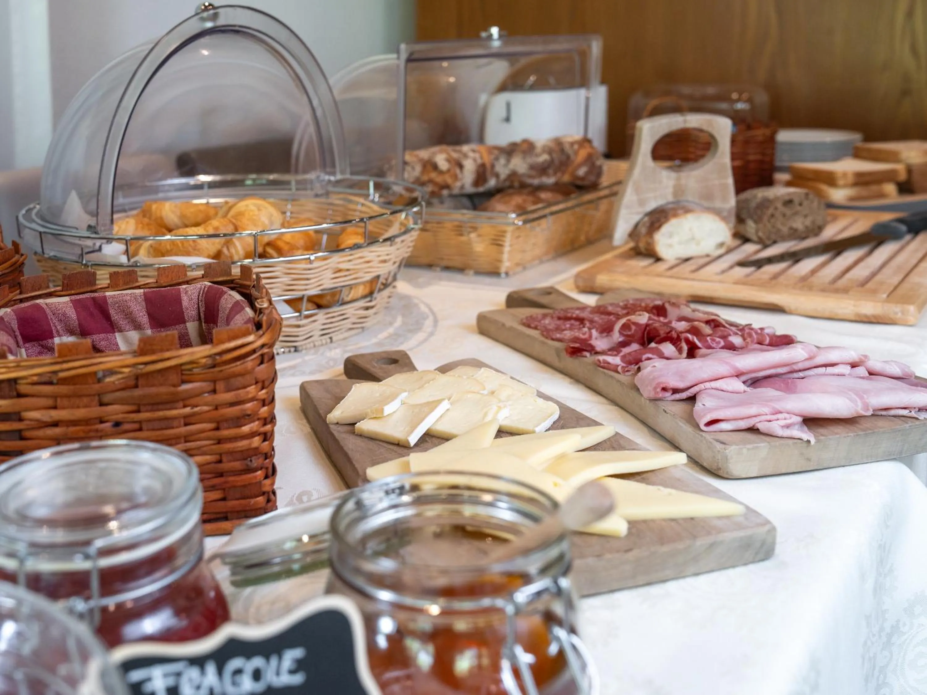 Buffet breakfast in Hotel Il Castagno