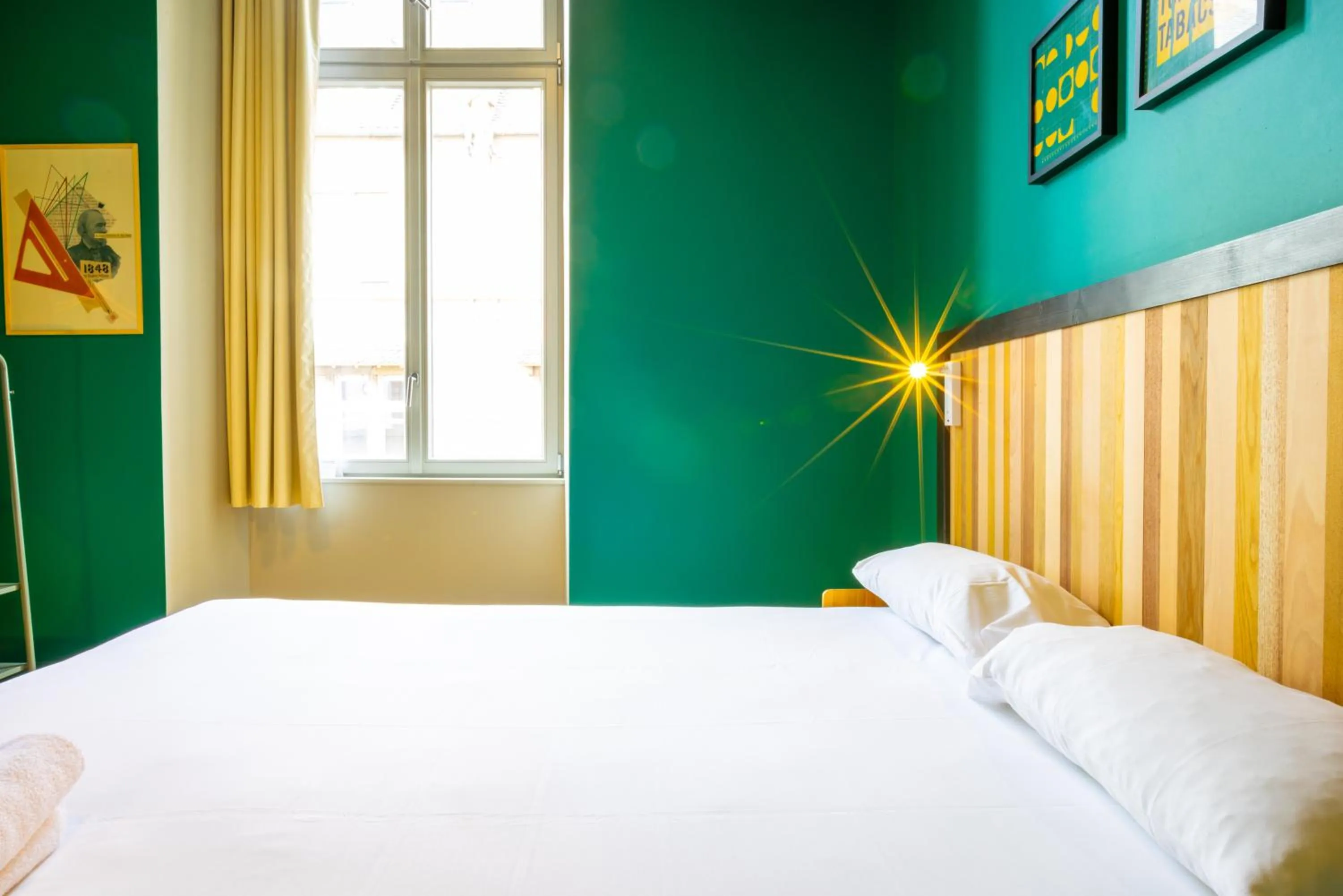 Bedroom, Bed in The People - Strasbourg