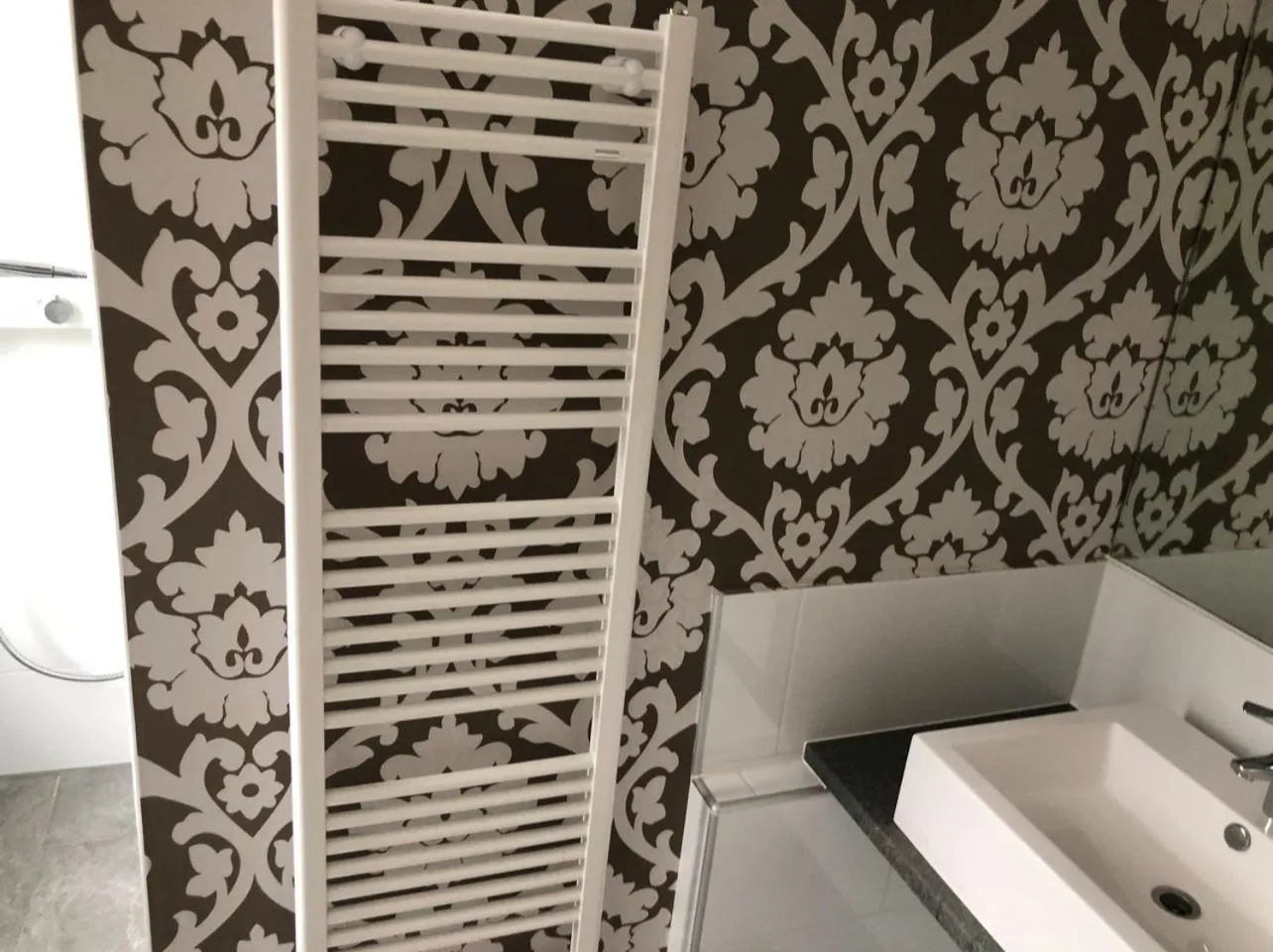 Bathroom in Corso, Zimmer & Cafe, Hotel Garni