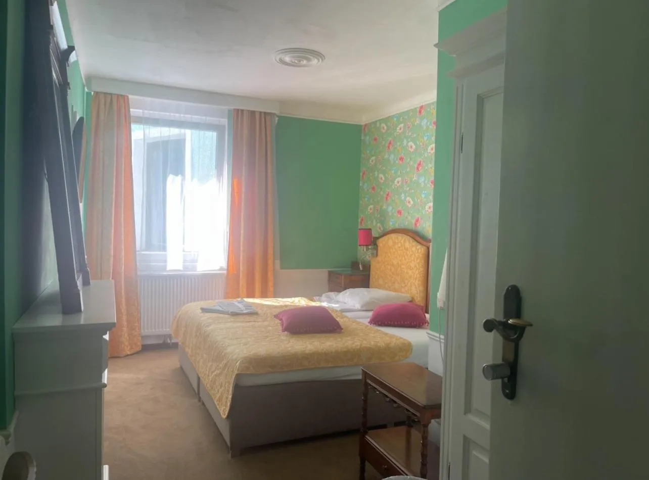 Bed in Corso, Zimmer & Cafe, Hotel Garni