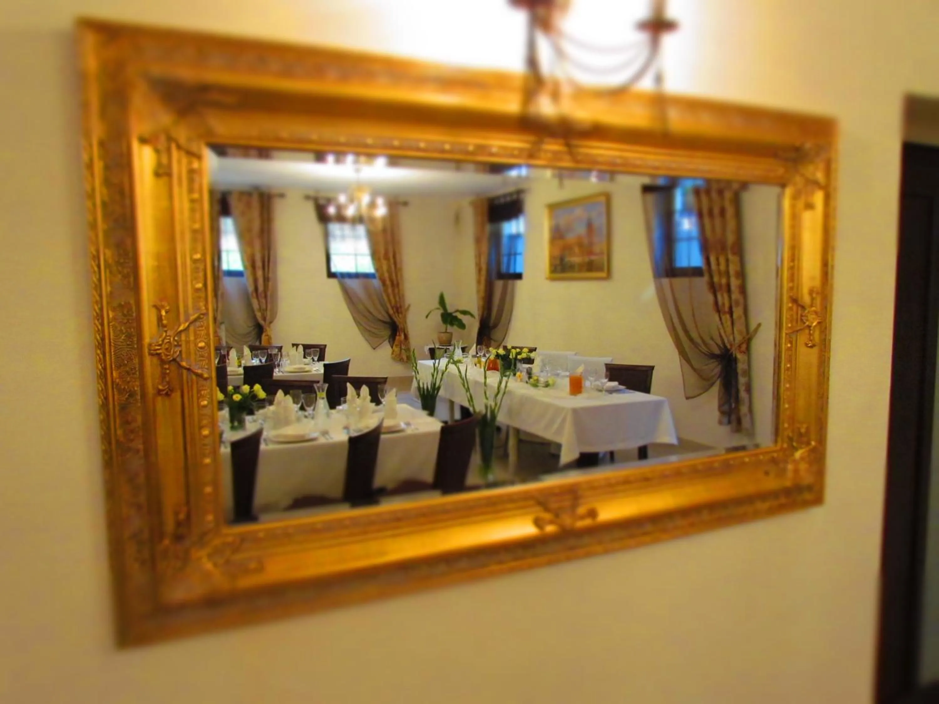 Restaurant/places to eat in Dworek Złoty Róg Hotel i Restauracja