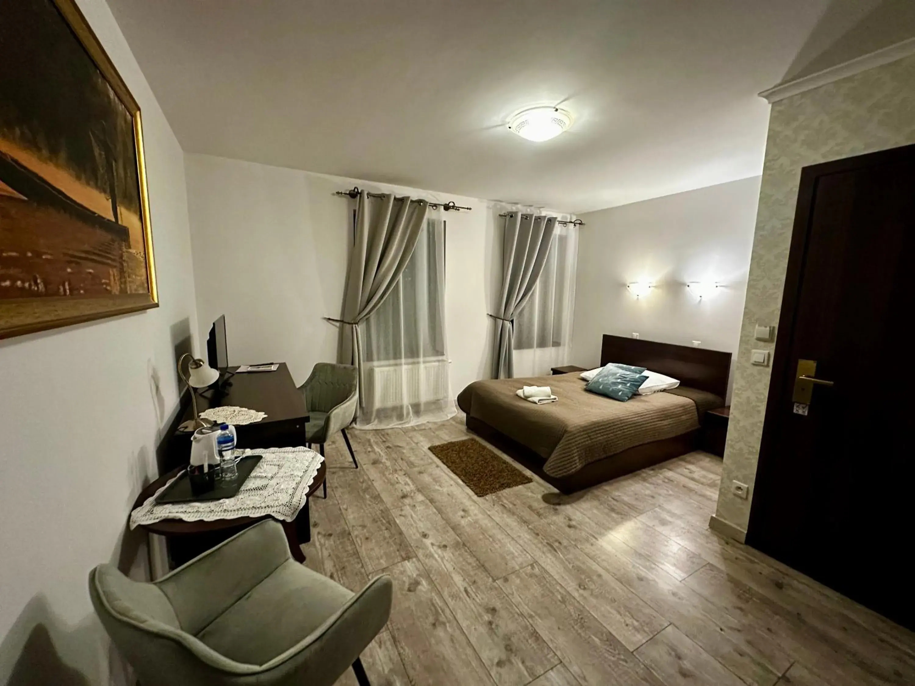 Large Double Room in Dworek Złoty Róg Hotel i Restauracja Large Double Room in Dworek Złoty Róg Hotel i Restauracja