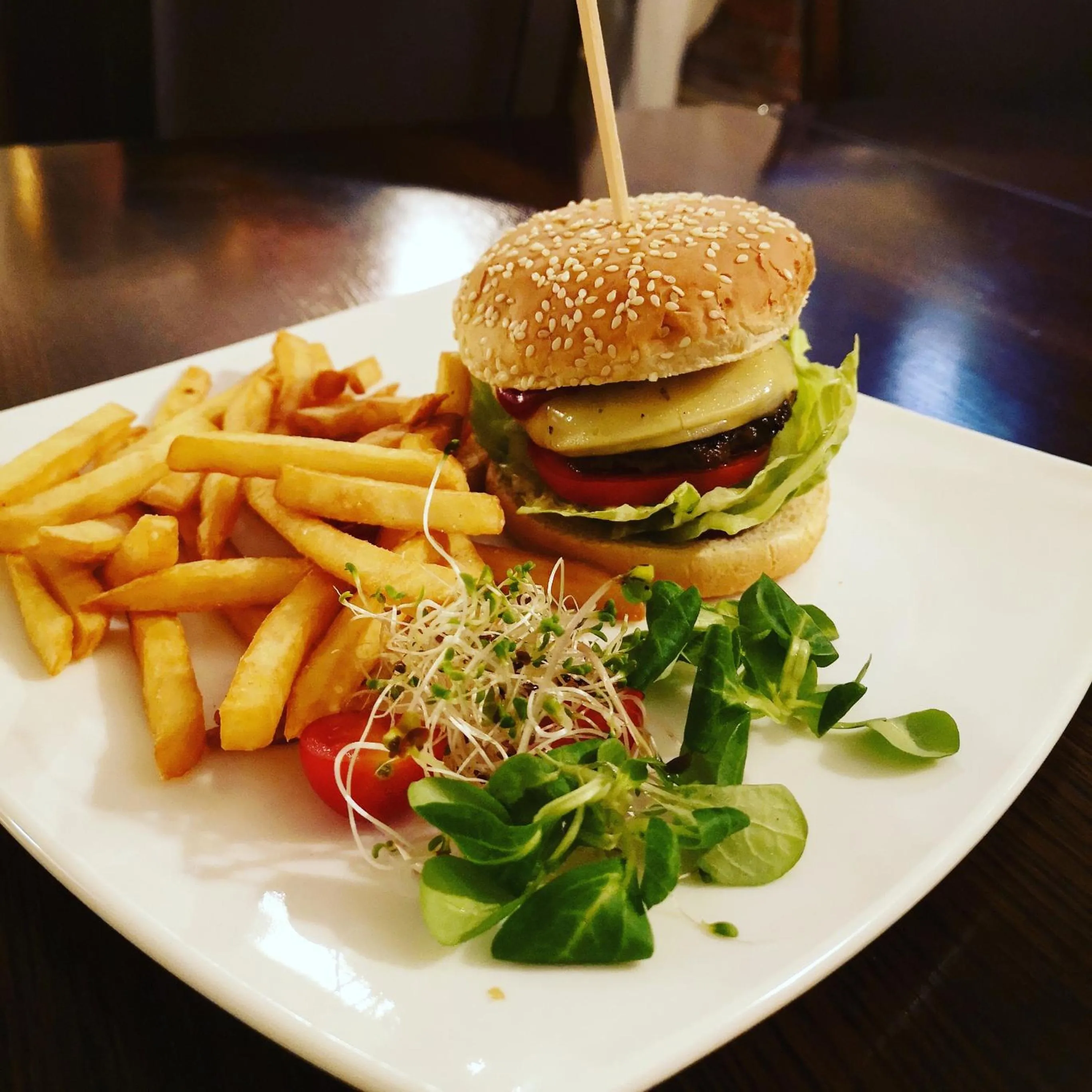 Restaurant/places to eat in Dworek Złoty Róg Hotel i Restauracja