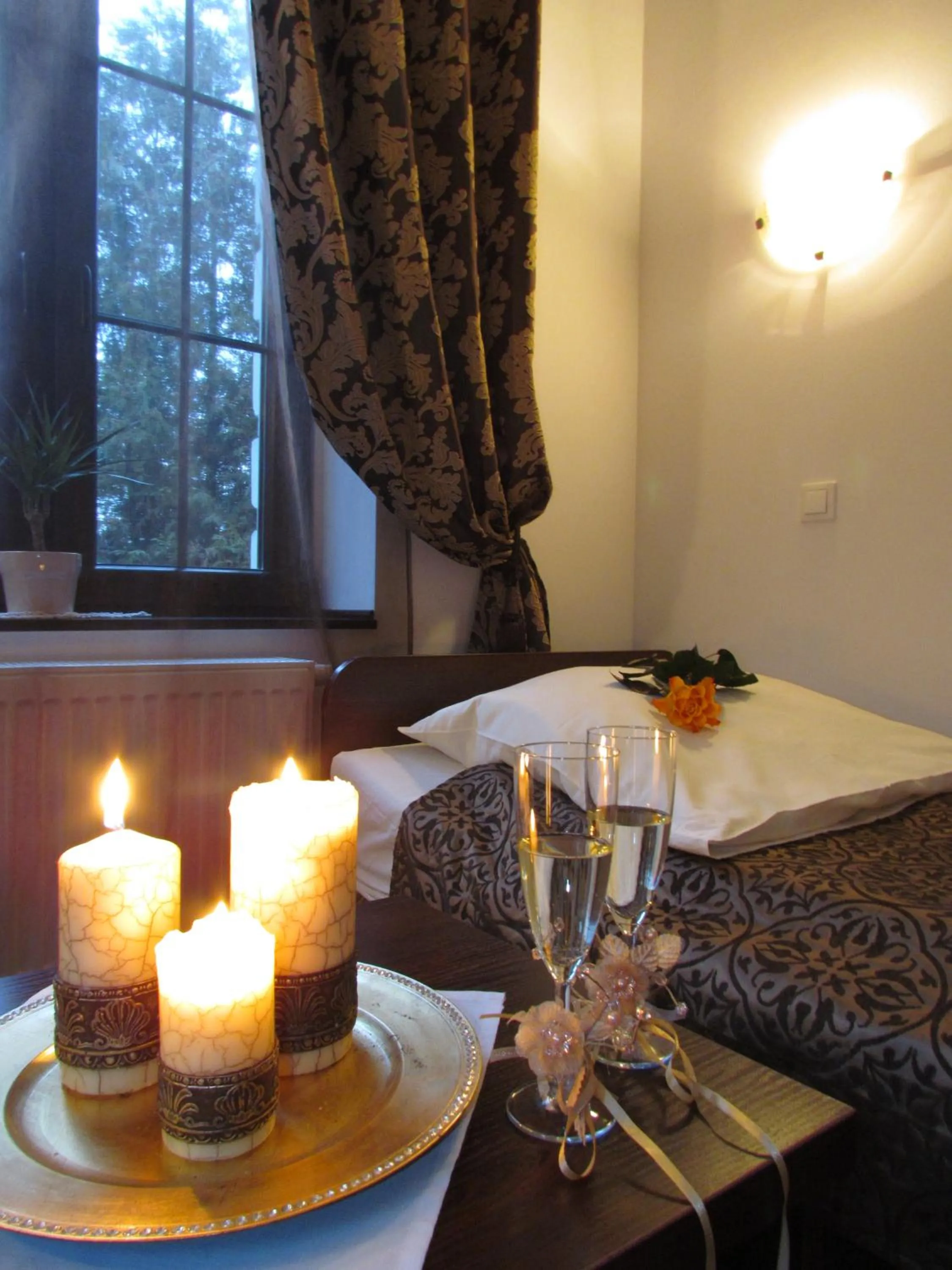 Bed in Dworek Złoty Róg Hotel i Restauracja