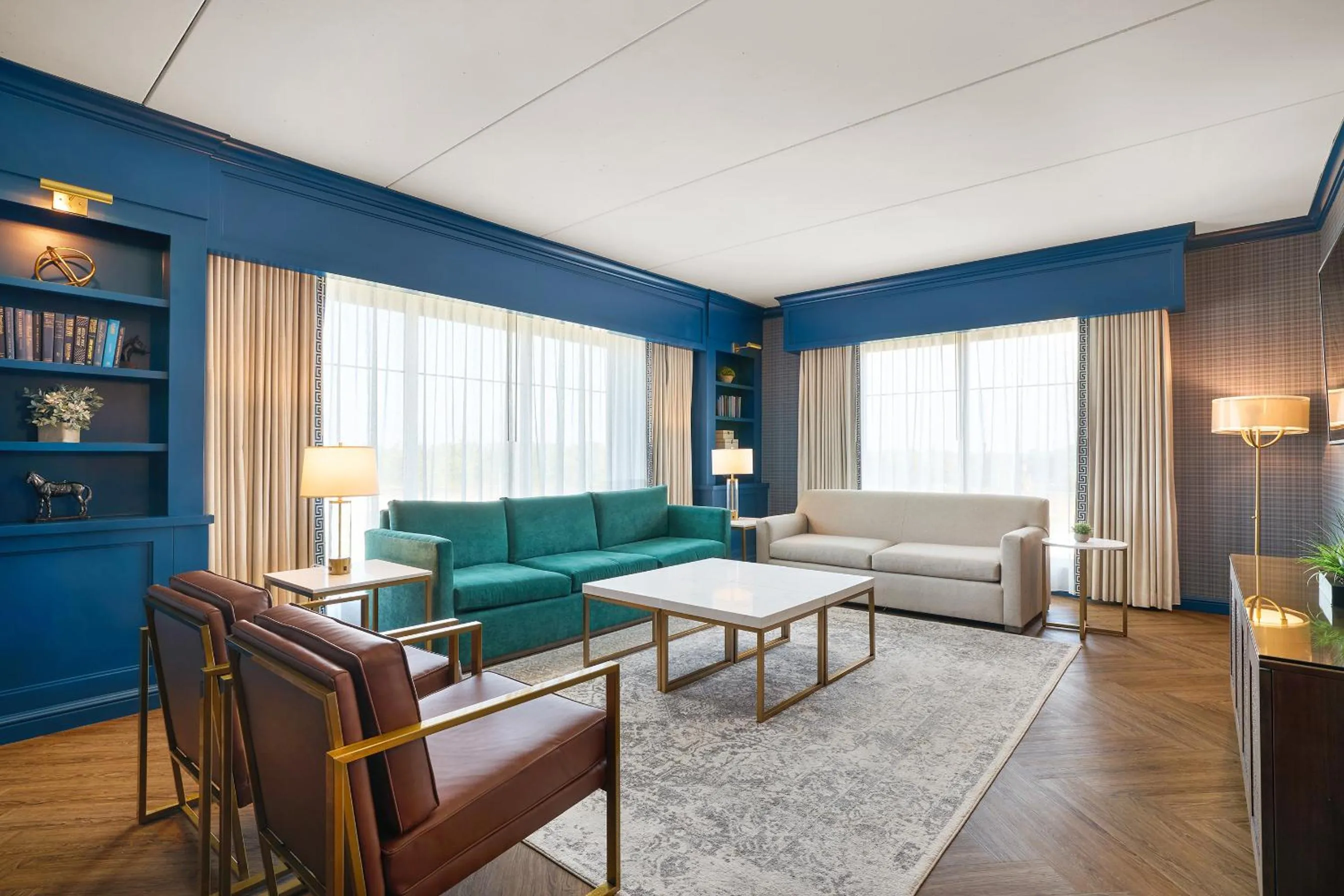 TV and multimedia in Oak Grove Racing Gaming & Hotel