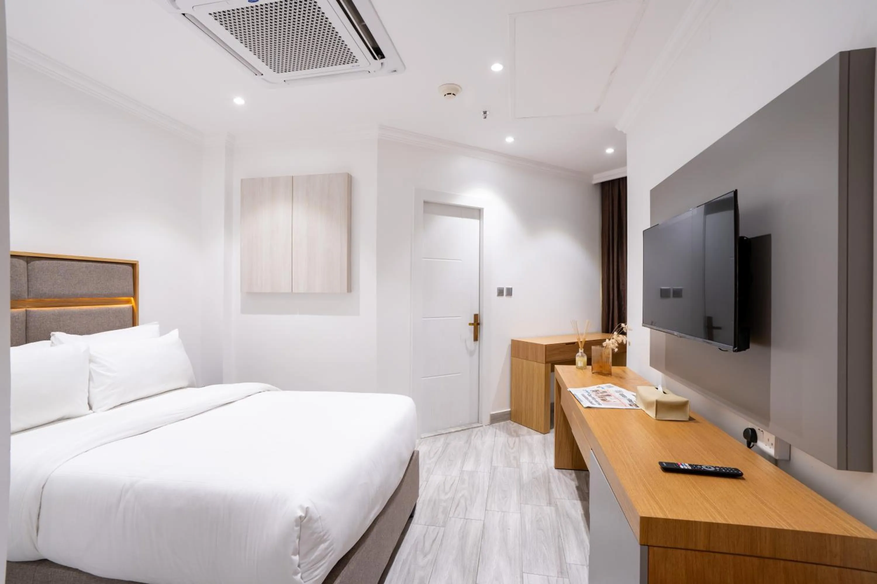 Bedroom, Bed in Plaza Athenee Hotel