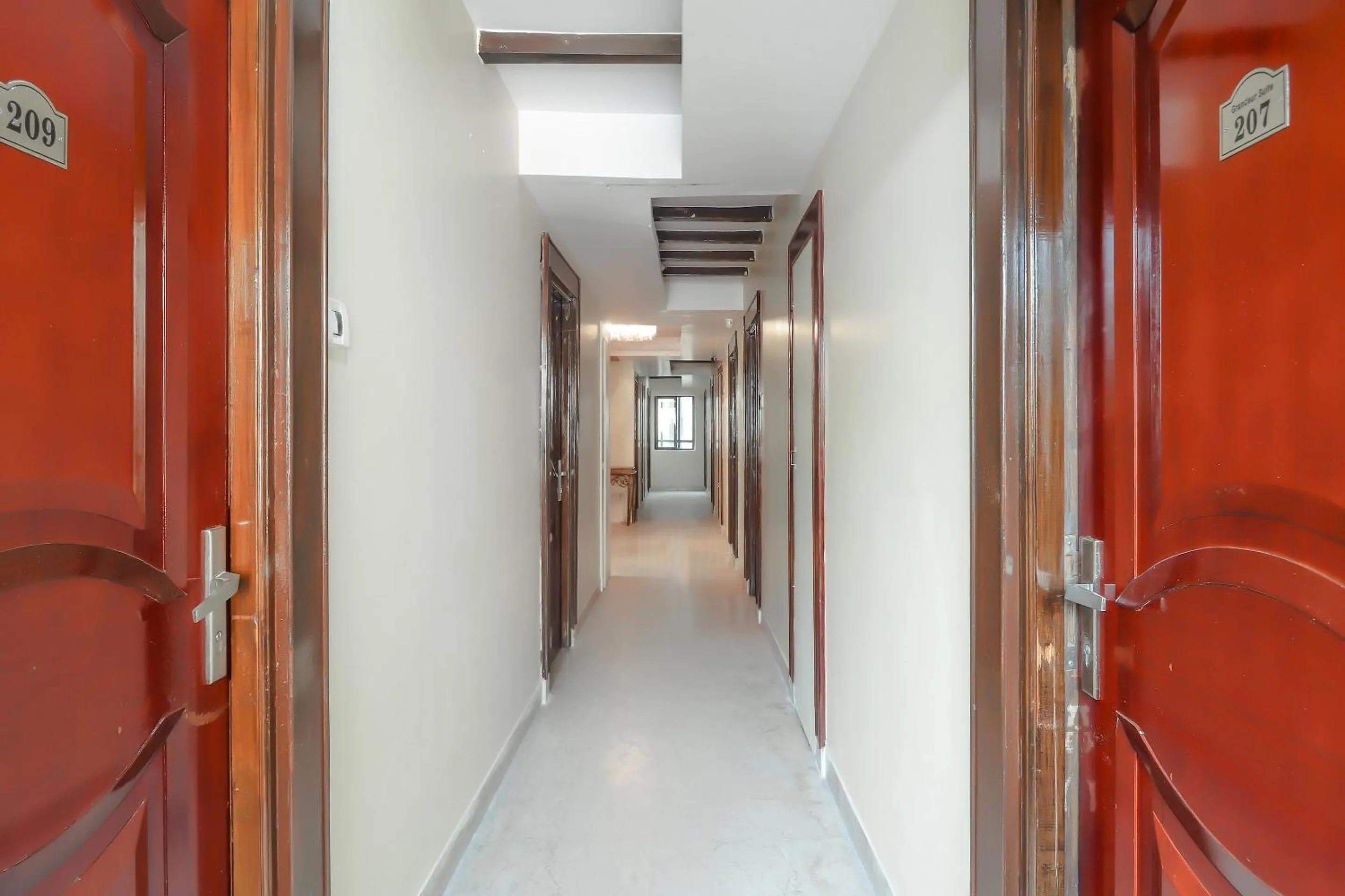 Lobby or reception in Hotel O Grandeur By orbit Hotels Near Chennai shopping mall