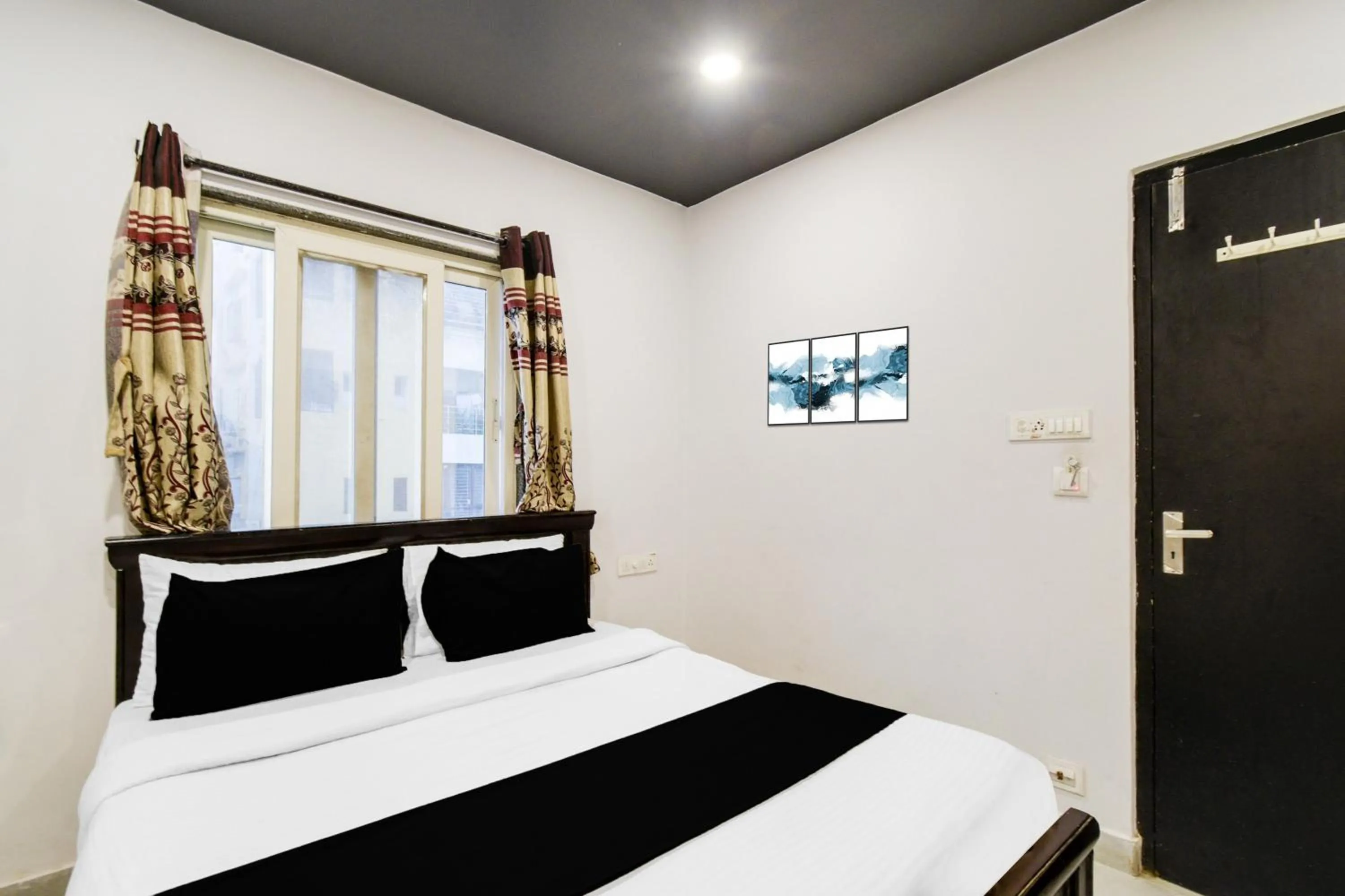 Bedroom, Bed in Super Townhouse Alwal Road