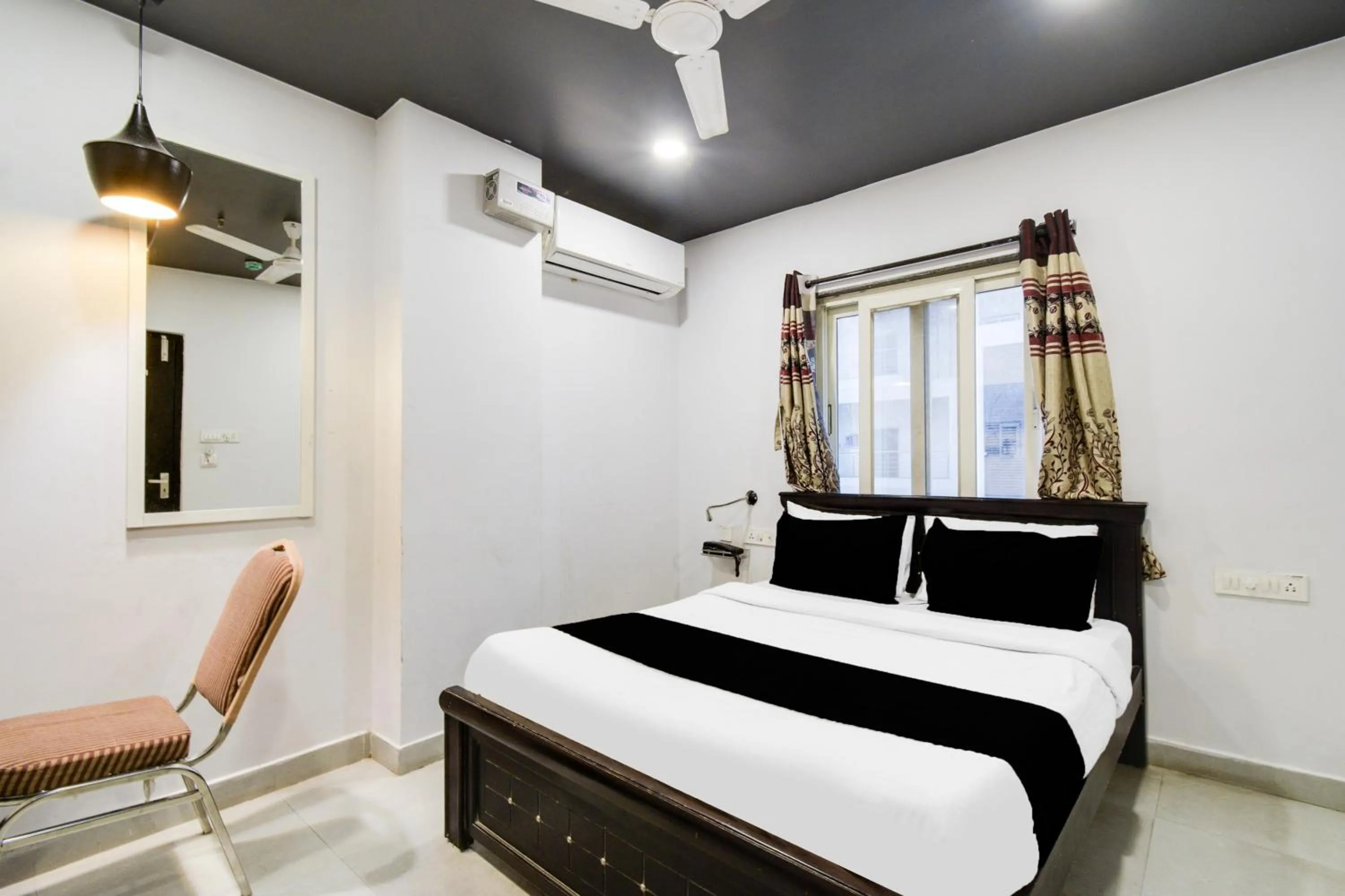 Bedroom, Bed in Super Townhouse Alwal Road