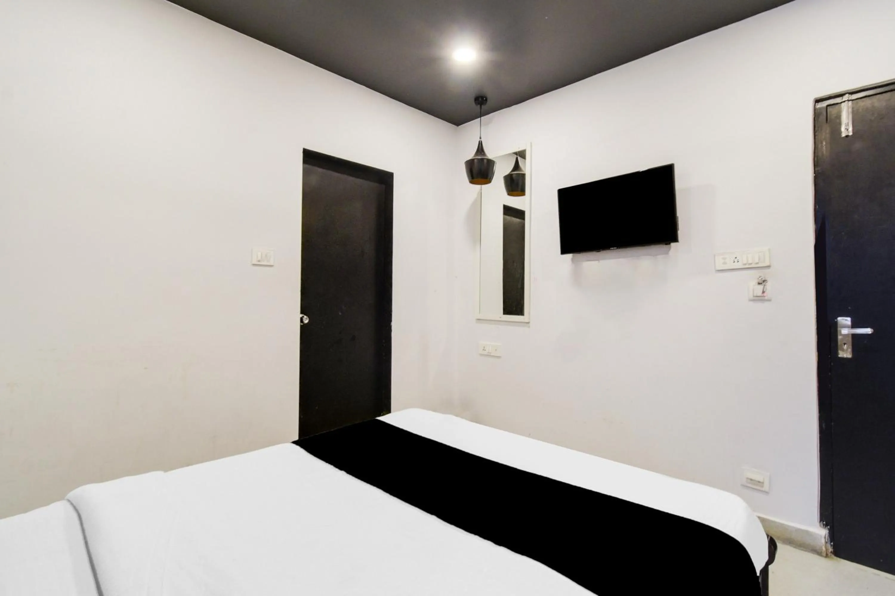 Bedroom, Bed in Super Townhouse Alwal Road