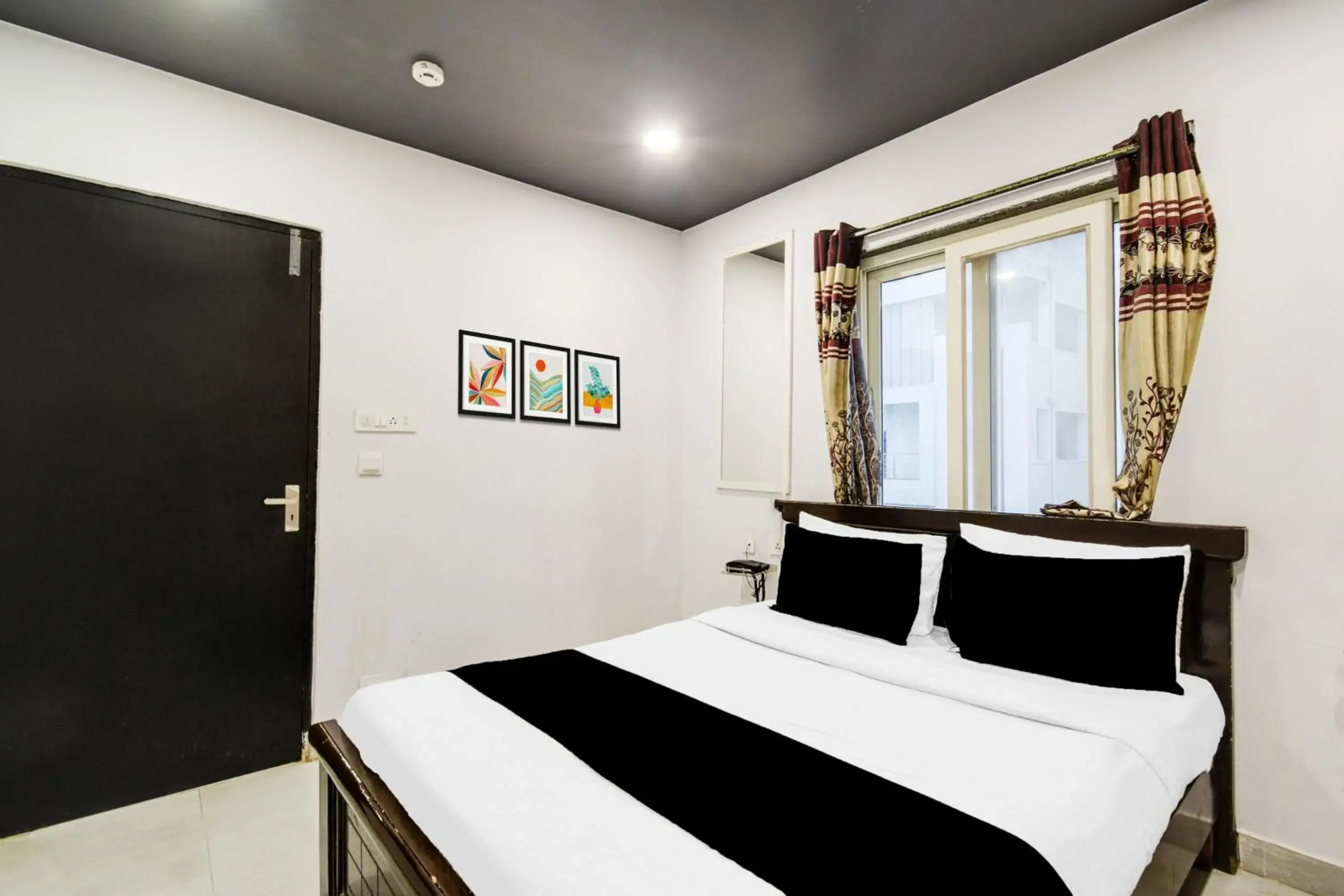 Bedroom, Bed in Super Townhouse Alwal Road Bedroom, Bed in Super Townhouse Alwal Road