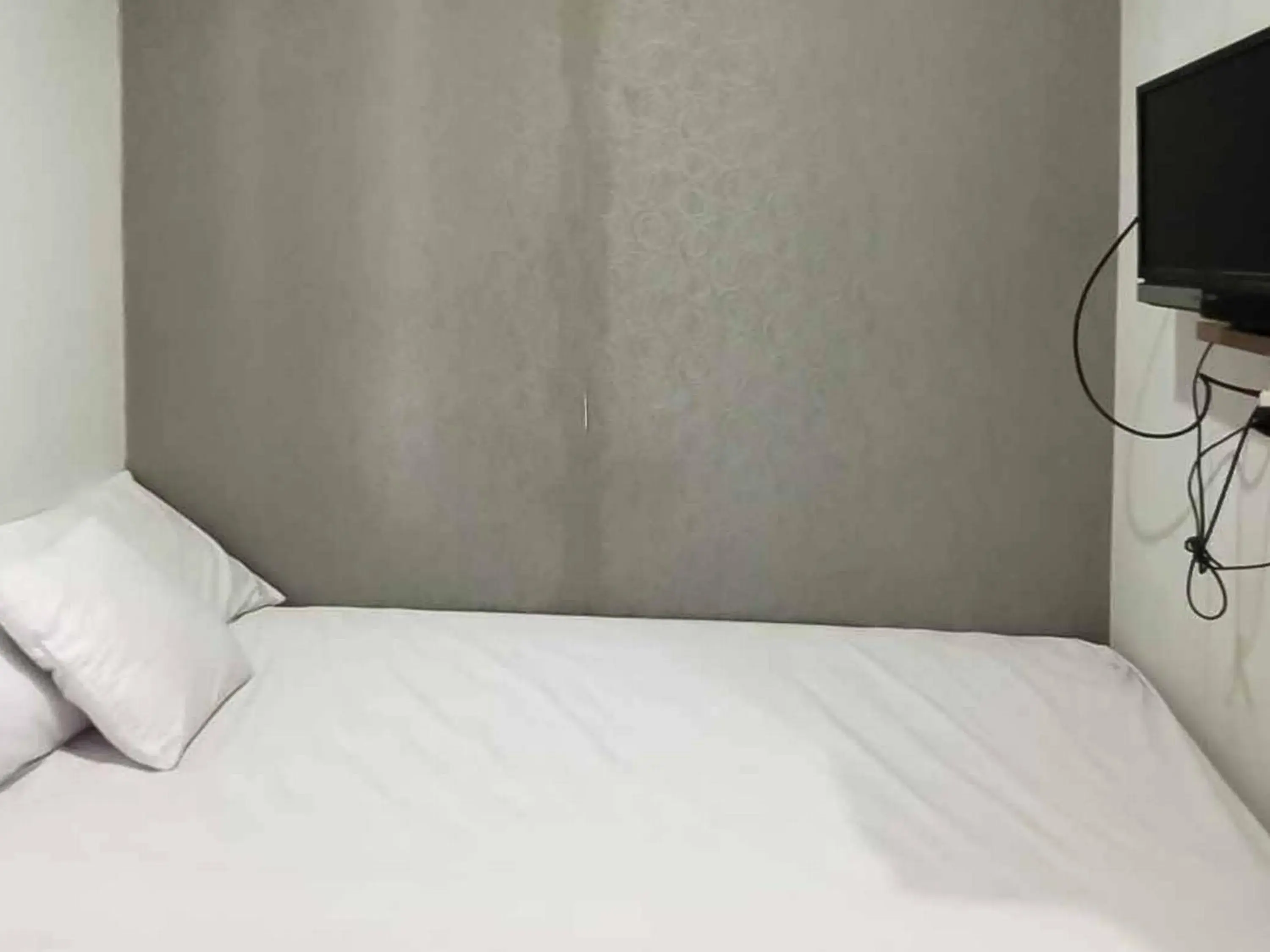 Bed in Aimer Guest House Syariah Mitra RedDoorz Bed in Aimer Guest House Syariah Mitra RedDoorz