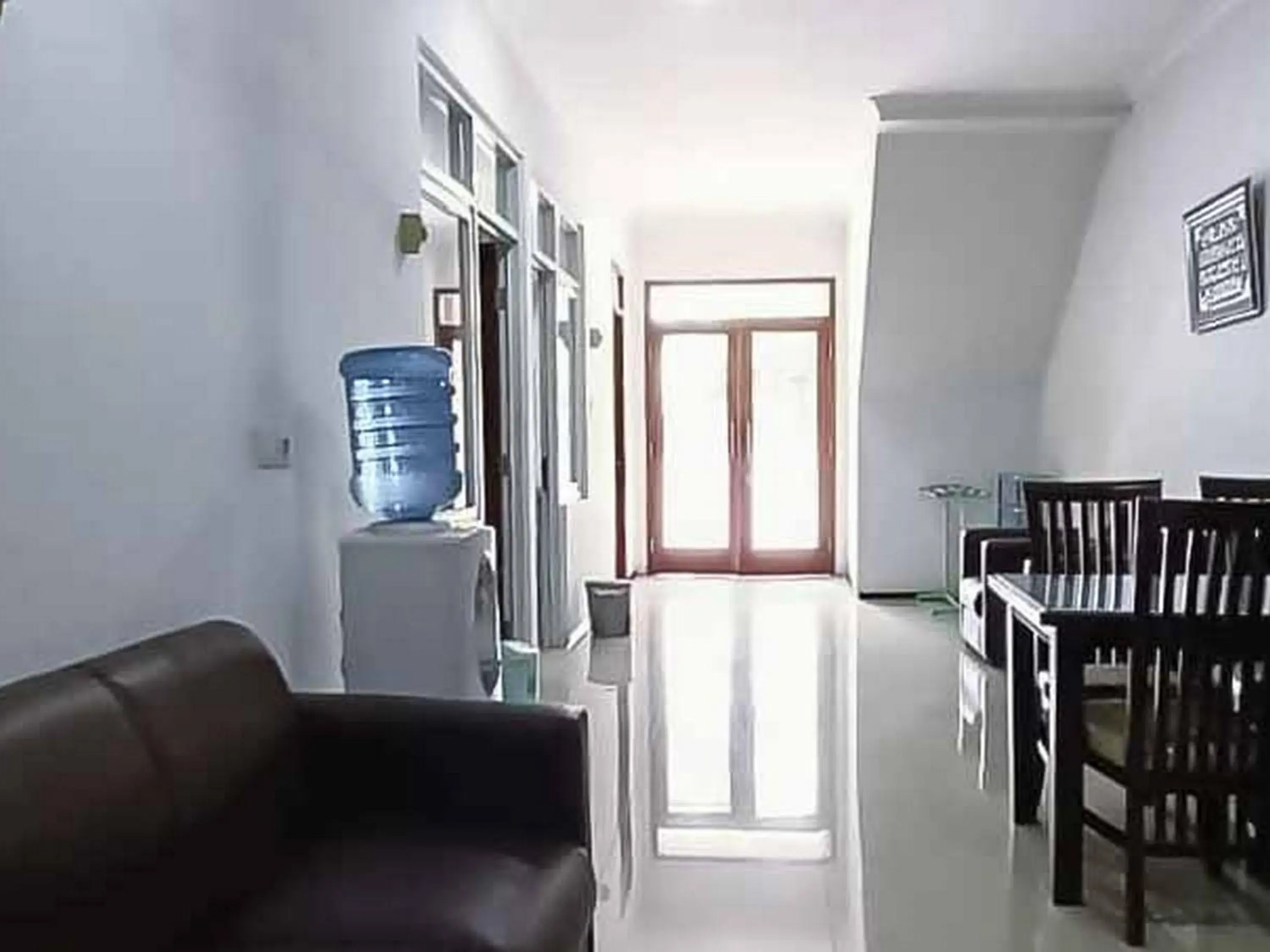 Facade/entrance in Aimer Guest House Syariah Mitra RedDoorz Facade/entrance in Aimer Guest House Syariah Mitra RedDoorz