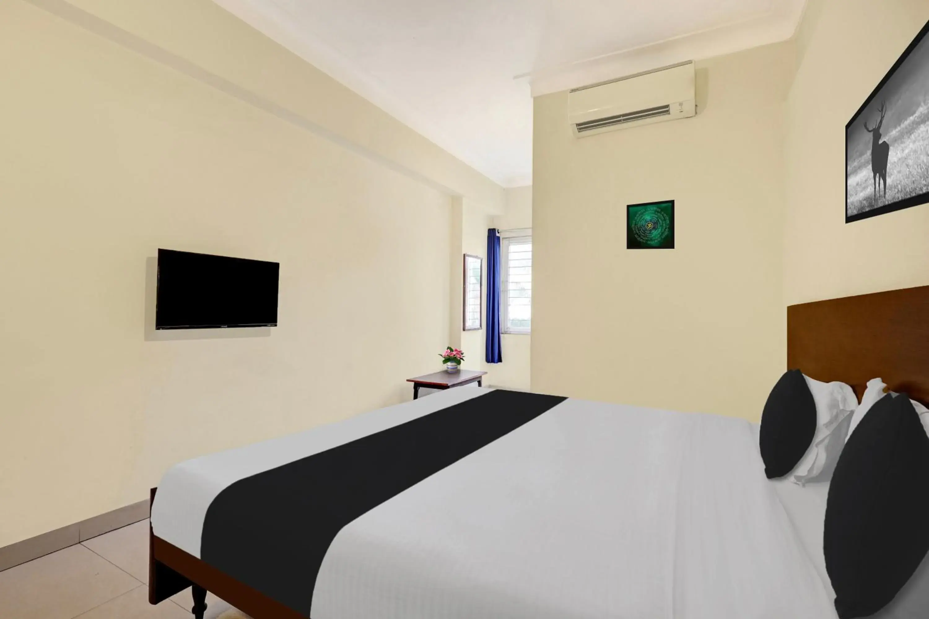 Bedroom, Bed in Super Collection O jagadamba Junction near Beach Road Bedroom, Bed in Super Collection O jagadamba Junction near Beach Road