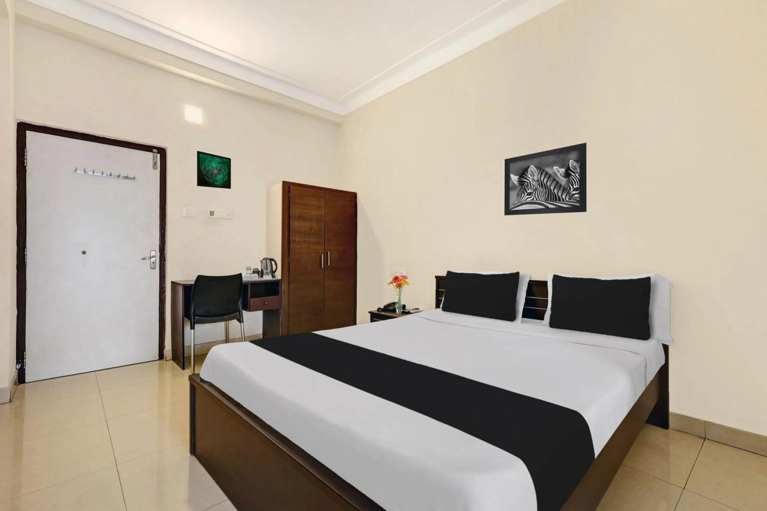 Bedroom, Bed in Super Collection O jagadamba Junction near Beach Road