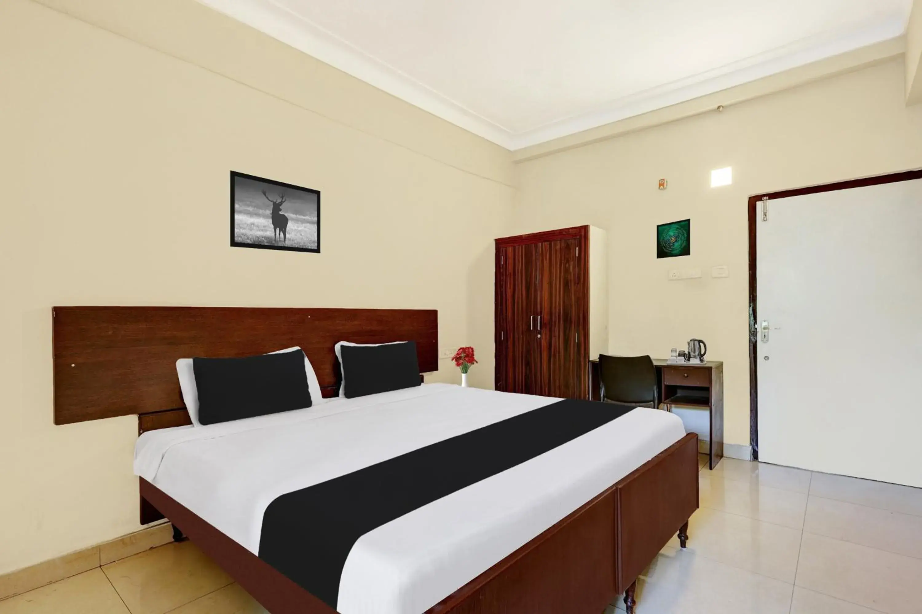 Bedroom, Bed in Super Collection O jagadamba Junction near Beach Road Bedroom, Bed in Super Collection O jagadamba Junction near Beach Road