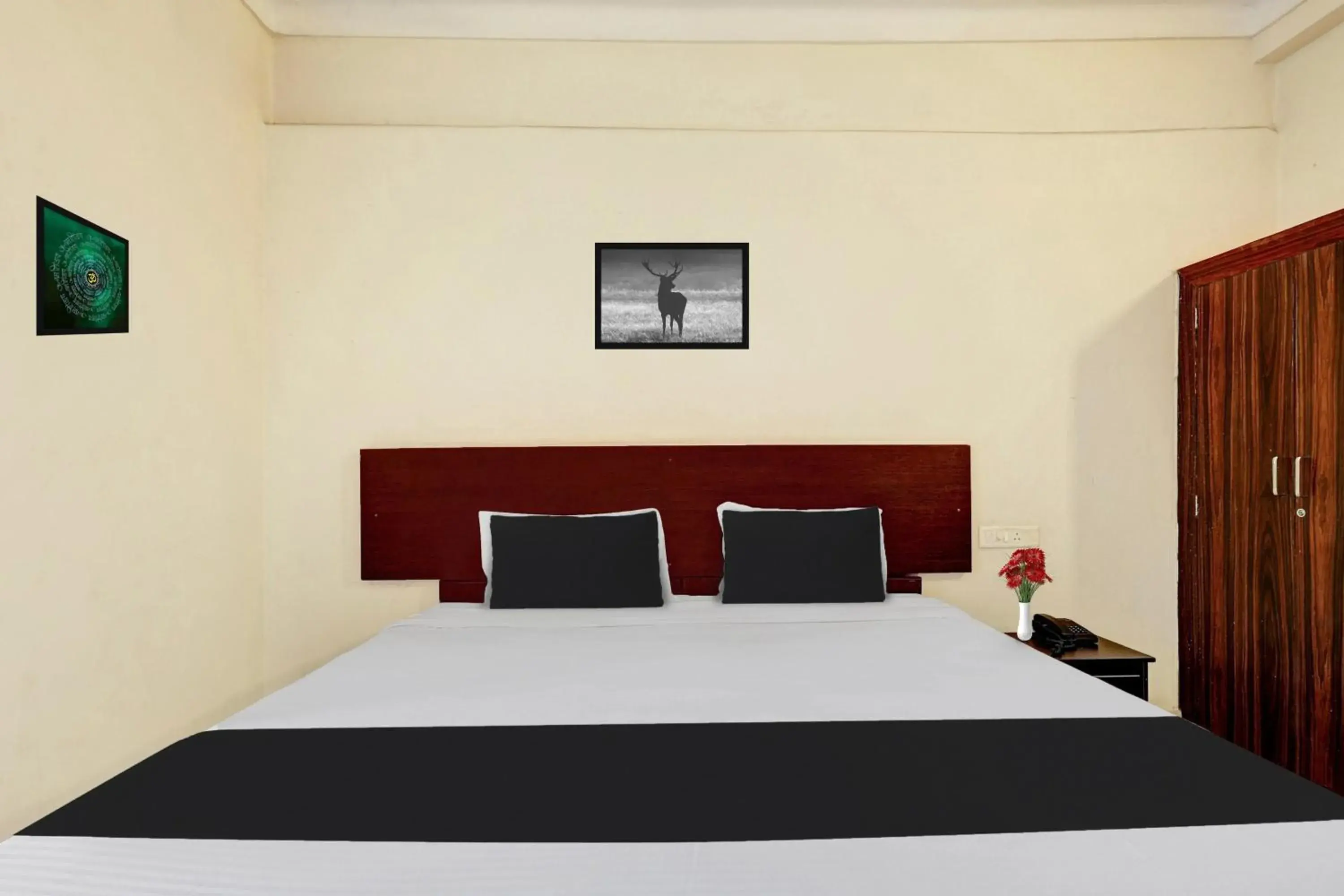 Bedroom, Bed in Super Collection O jagadamba Junction near Beach Road Bedroom, Bed in Super Collection O jagadamba Junction near Beach Road
