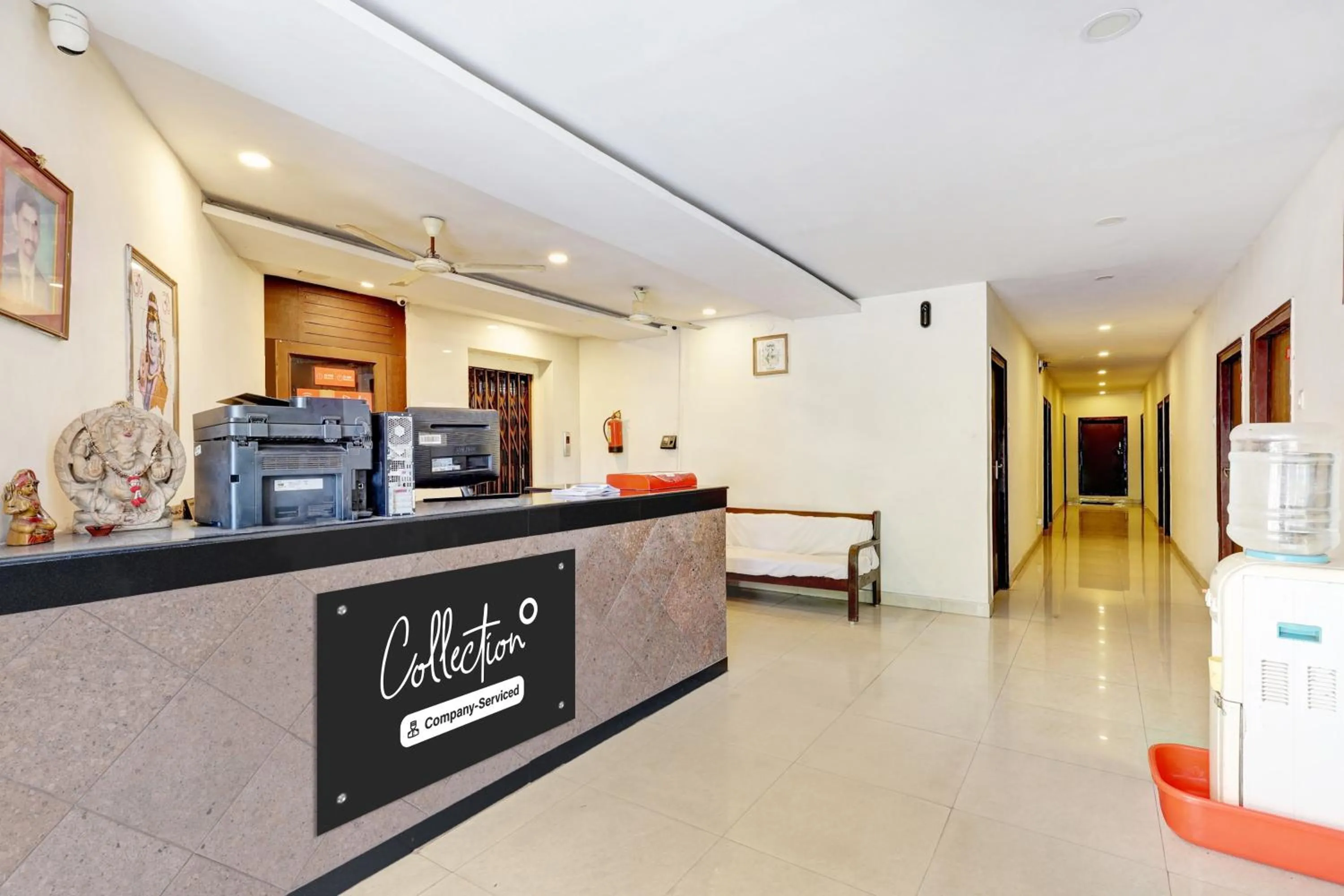 Lobby or reception in Super Collection O jagadamba Junction near Beach Road