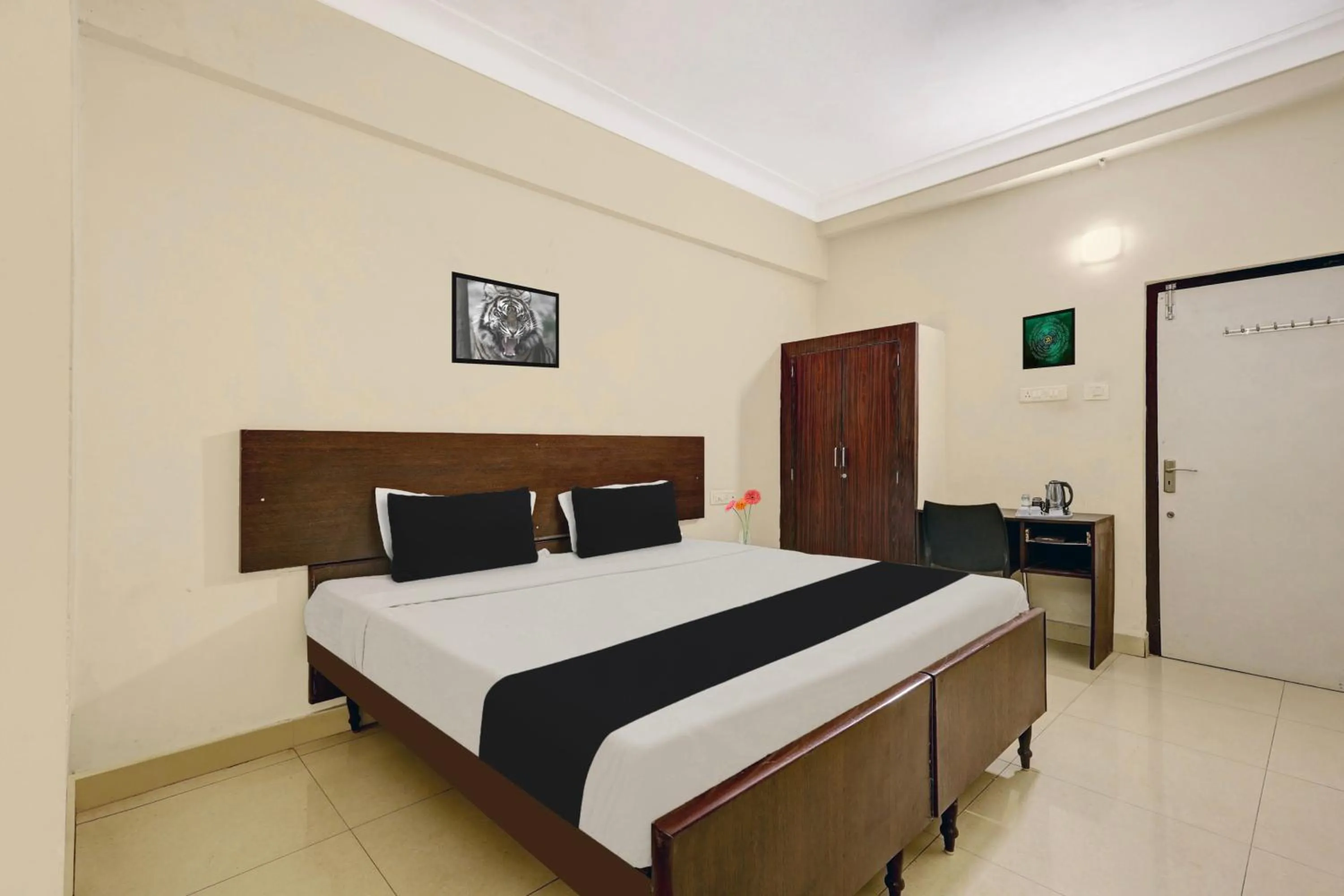 Bedroom, Bed in Super Collection O jagadamba Junction near Beach Road