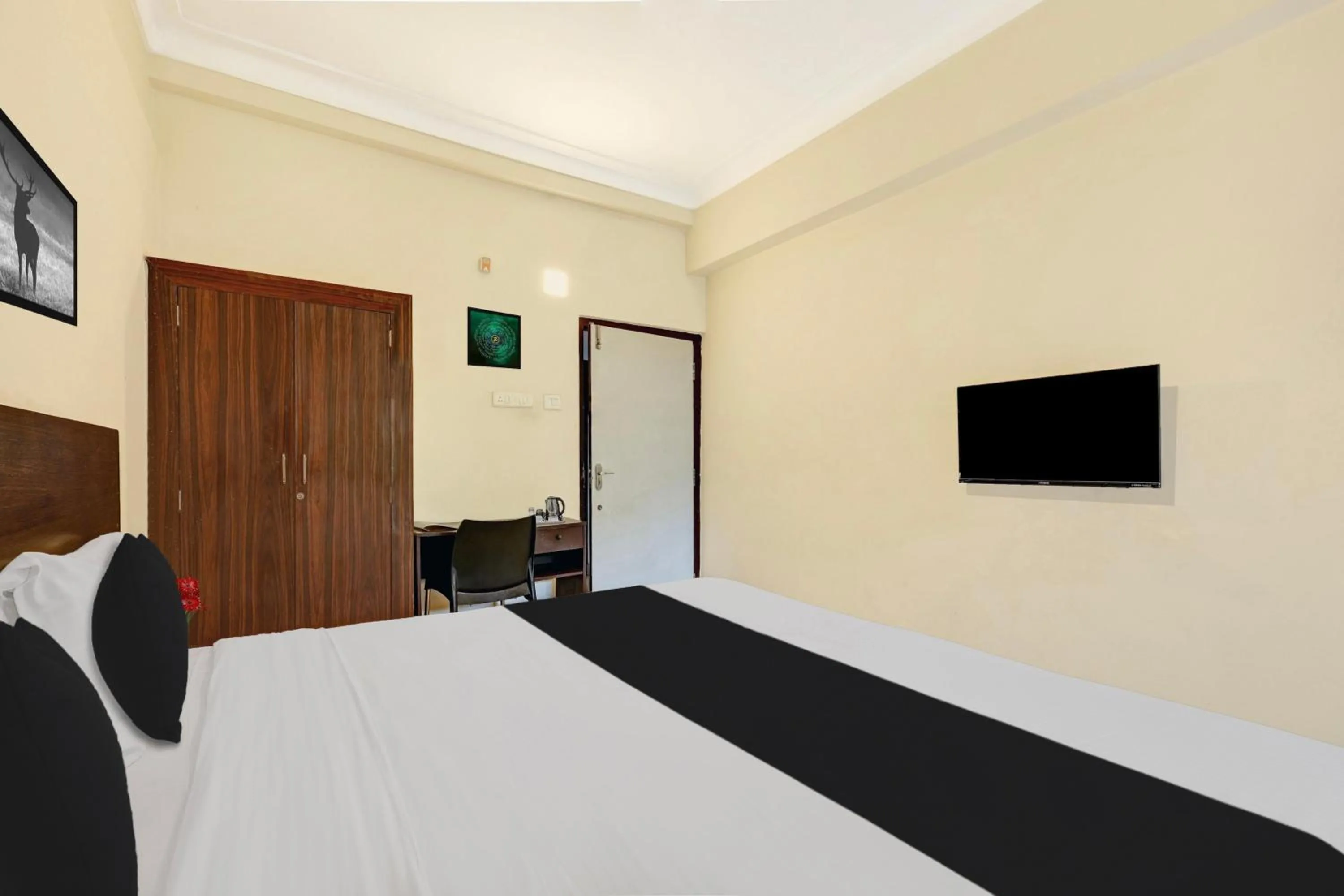Bedroom, Bed in Super Collection O jagadamba Junction near Beach Road