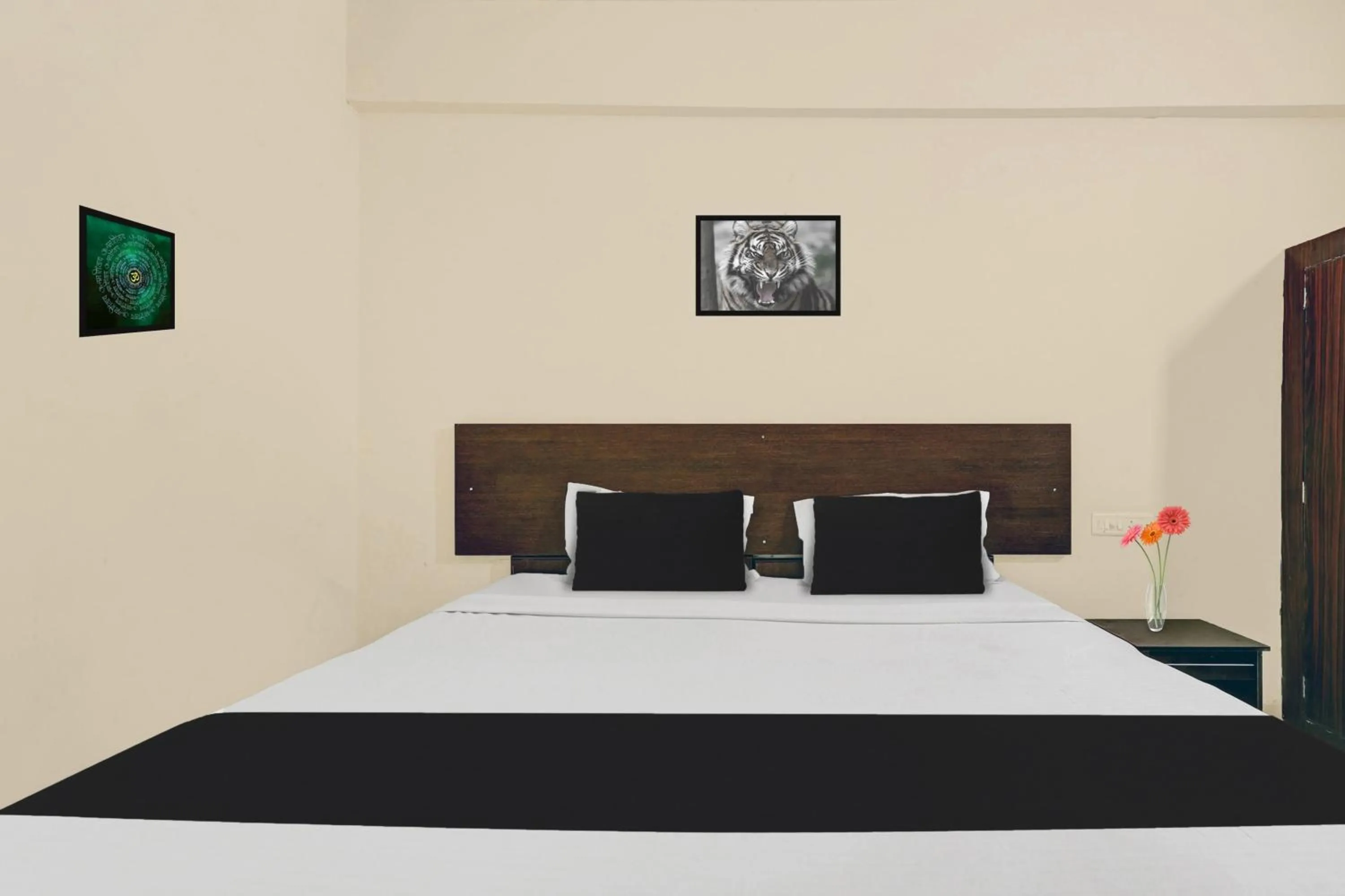 Bedroom, Bed in Super Collection O jagadamba Junction near Beach Road