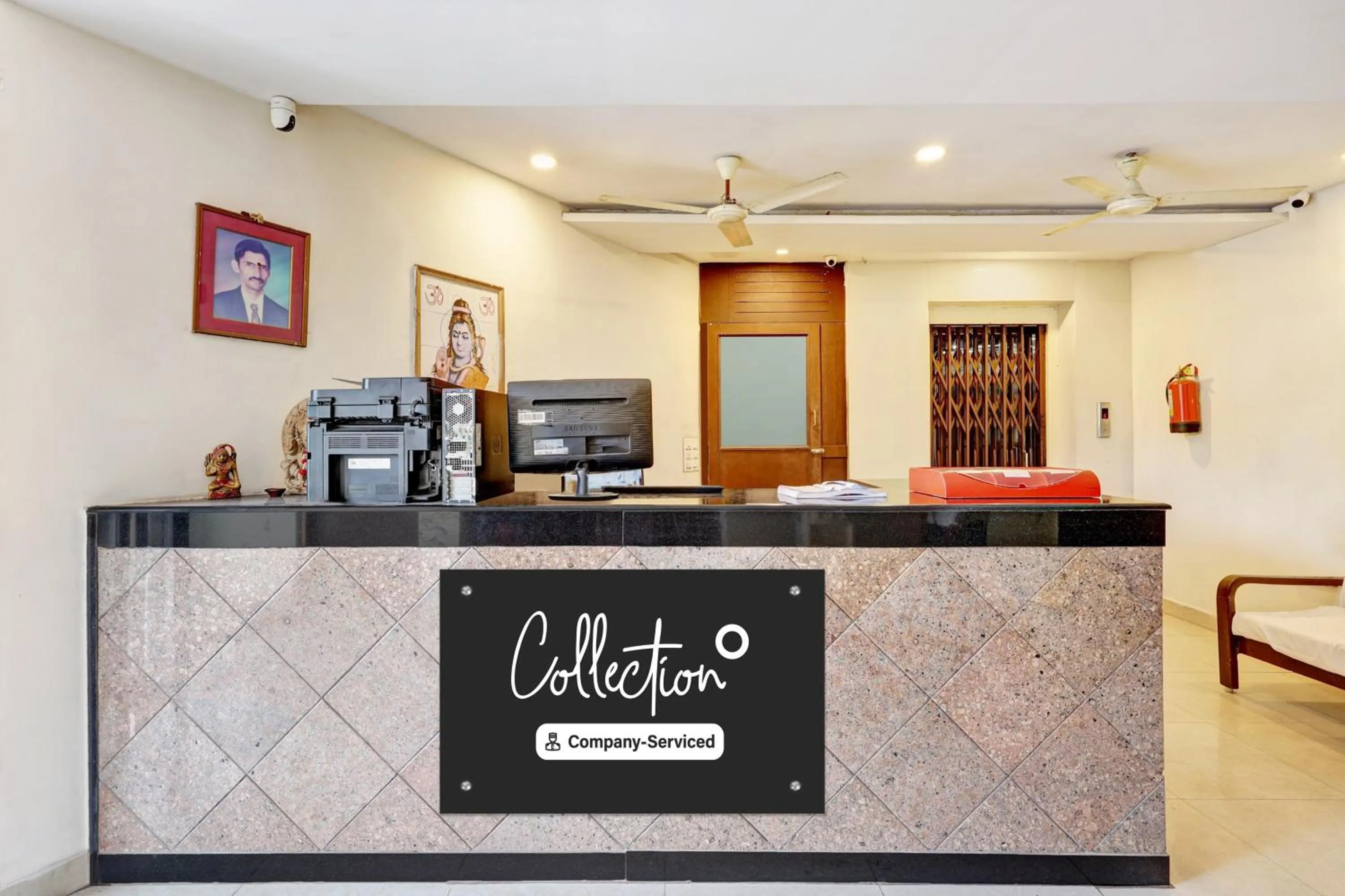 Lobby or reception in Super Collection O jagadamba Junction near Beach Road