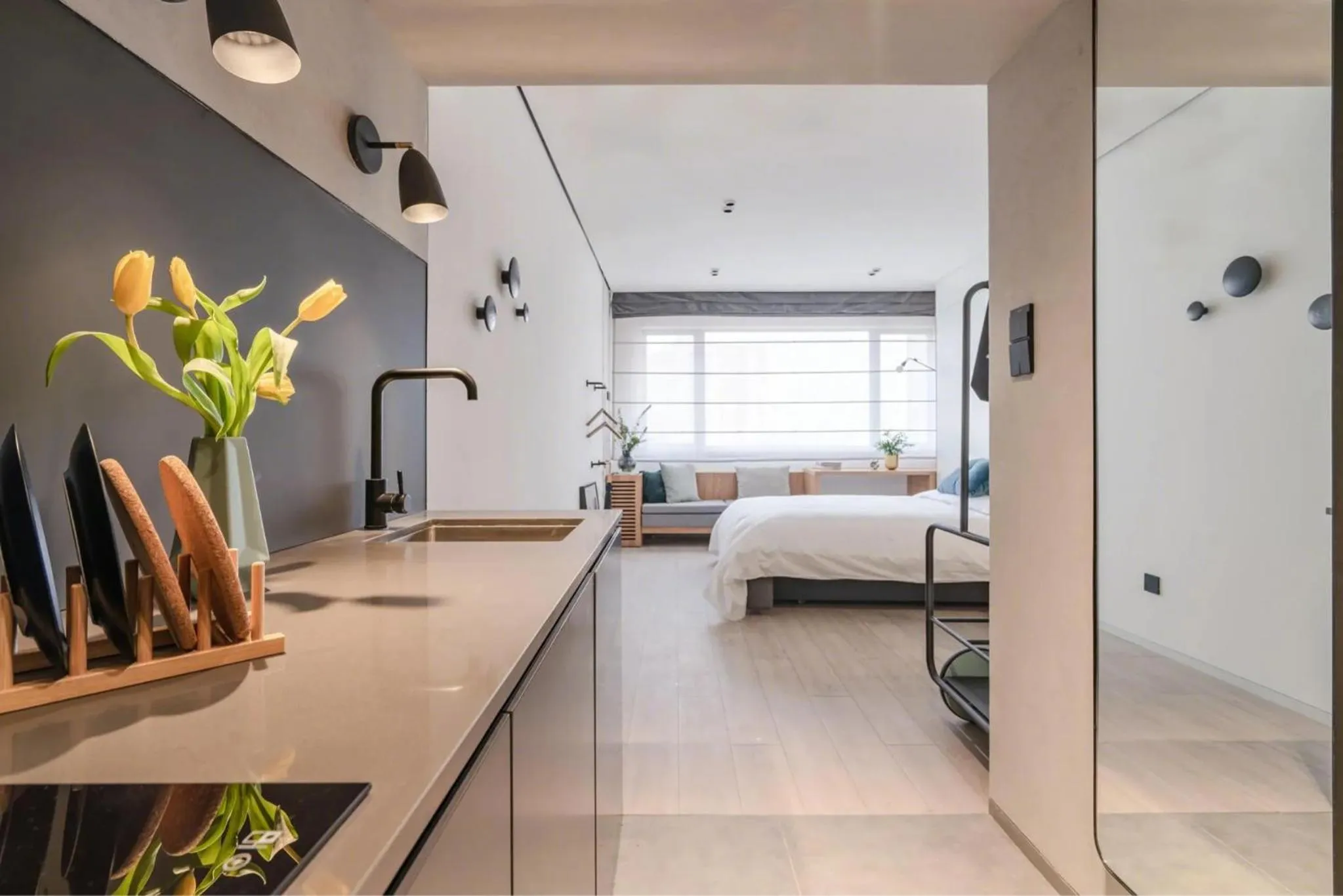 Kitchen or kitchenette, Bed in Stey Beijing Sanlitun Boutique Hotel