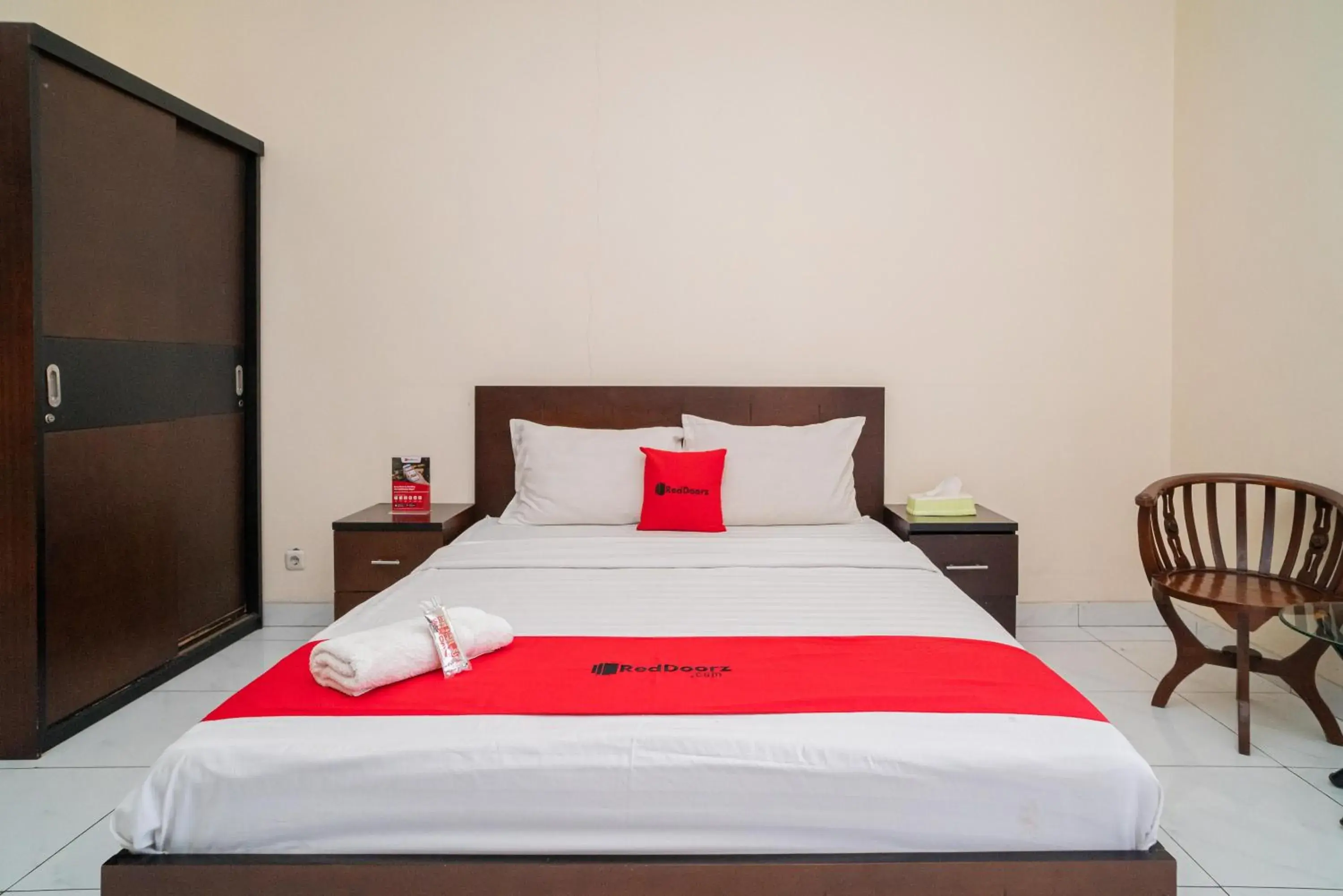 Bed in RedDoorz @ Wisma Pangrango Bed in RedDoorz @ Wisma Pangrango