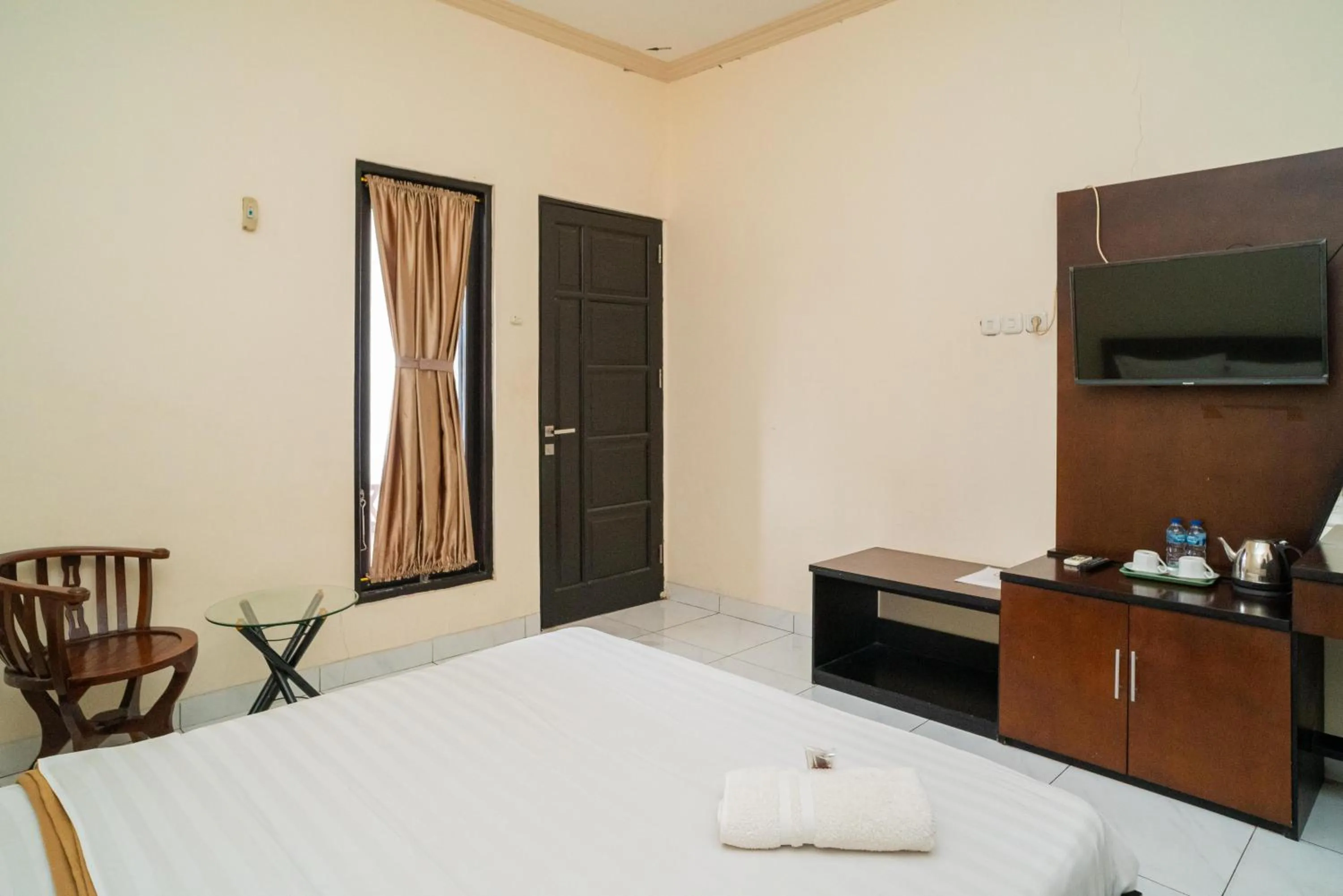 Bed in RedDoorz @ Wisma Pangrango