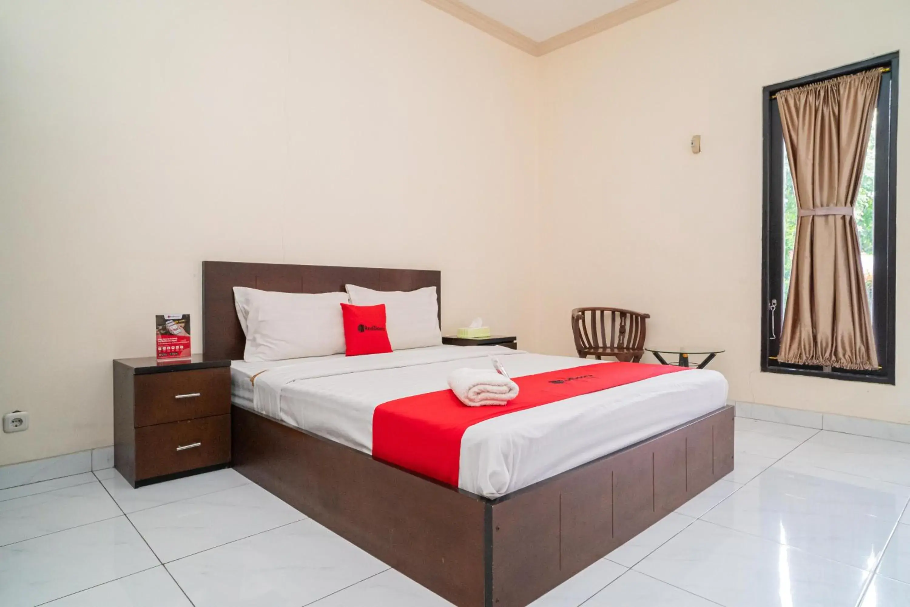 Bed in RedDoorz @ Wisma Pangrango Bed in RedDoorz @ Wisma Pangrango