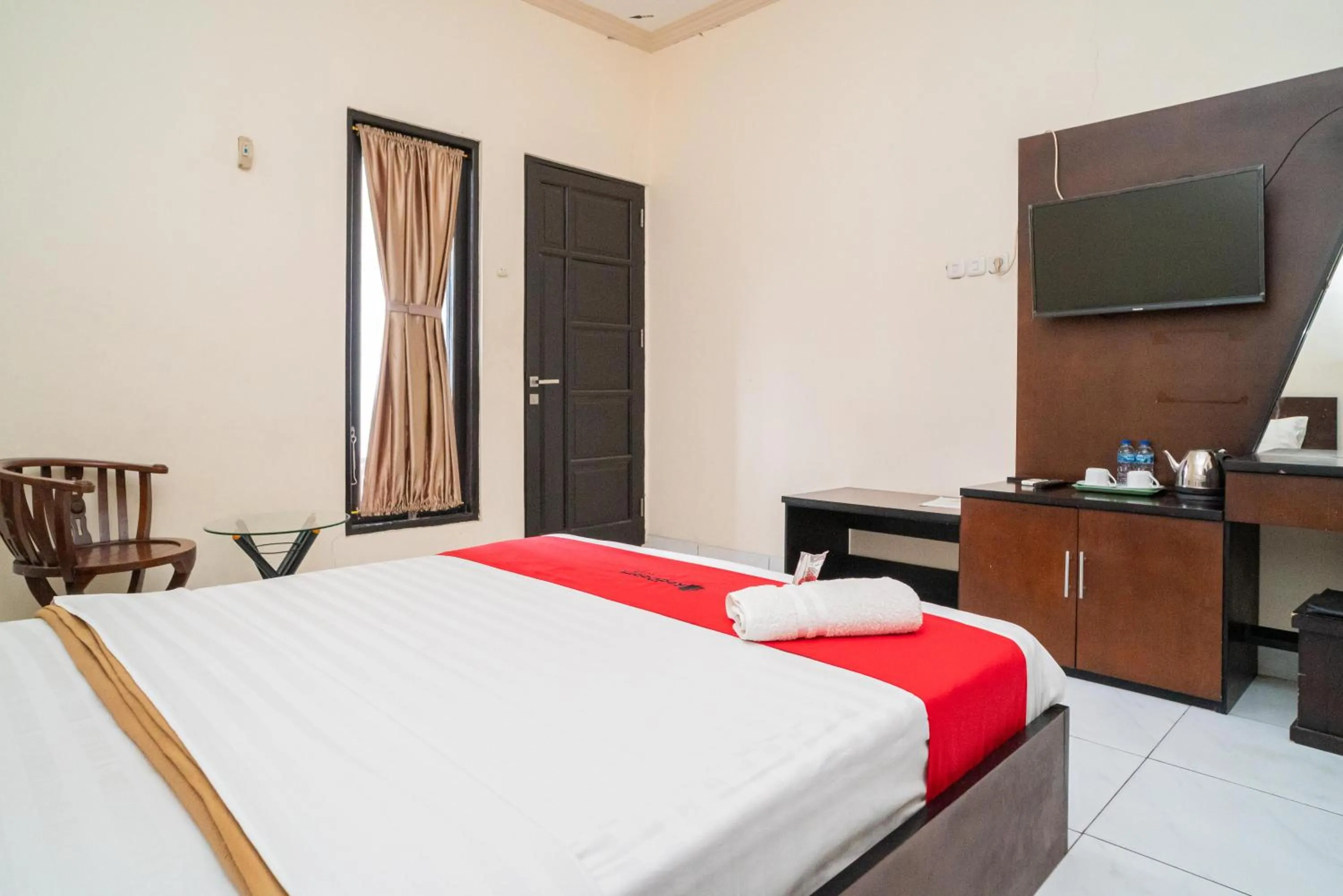 Bed in RedDoorz @ Wisma Pangrango