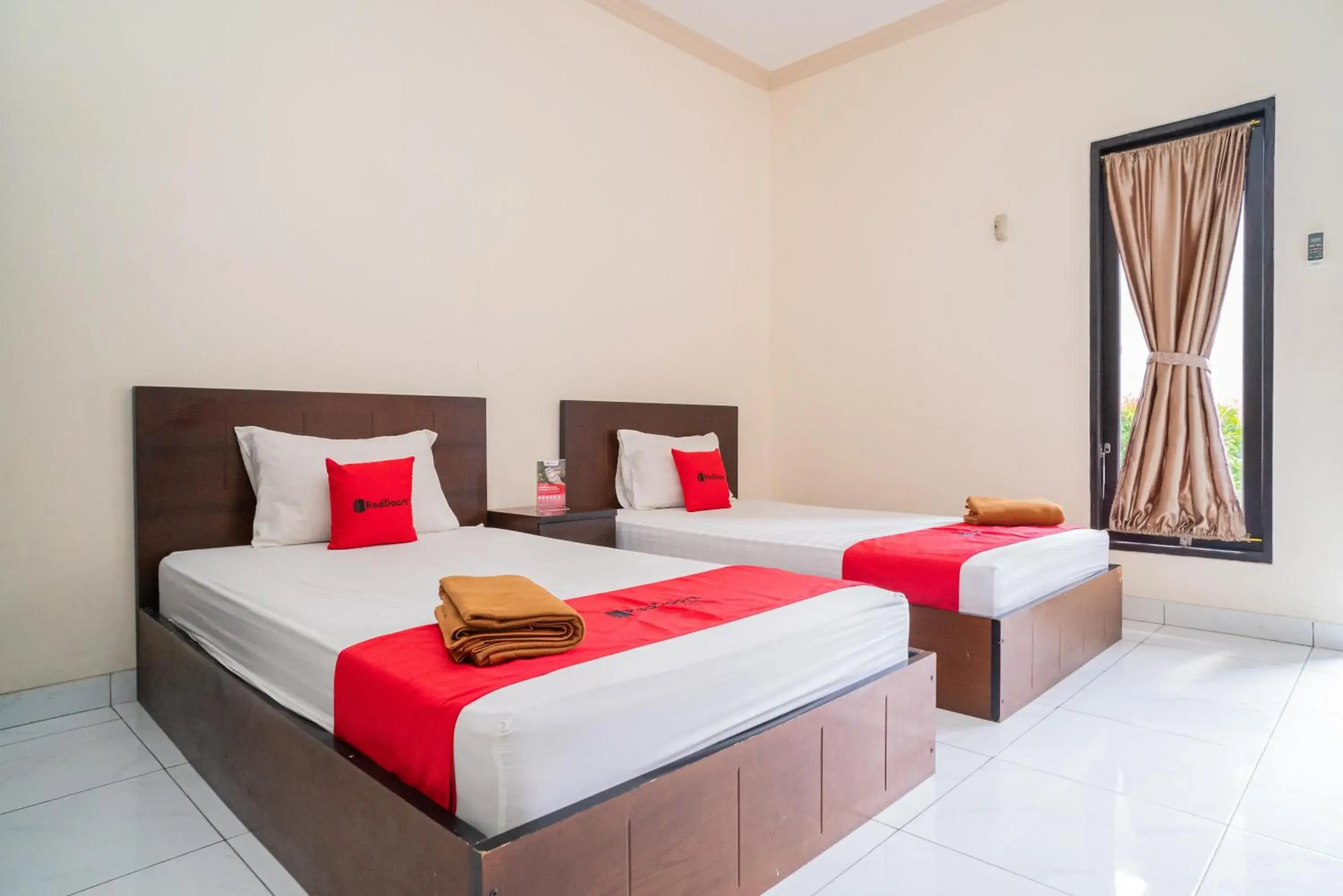 Bed in RedDoorz @ Wisma Pangrango Bed in RedDoorz @ Wisma Pangrango