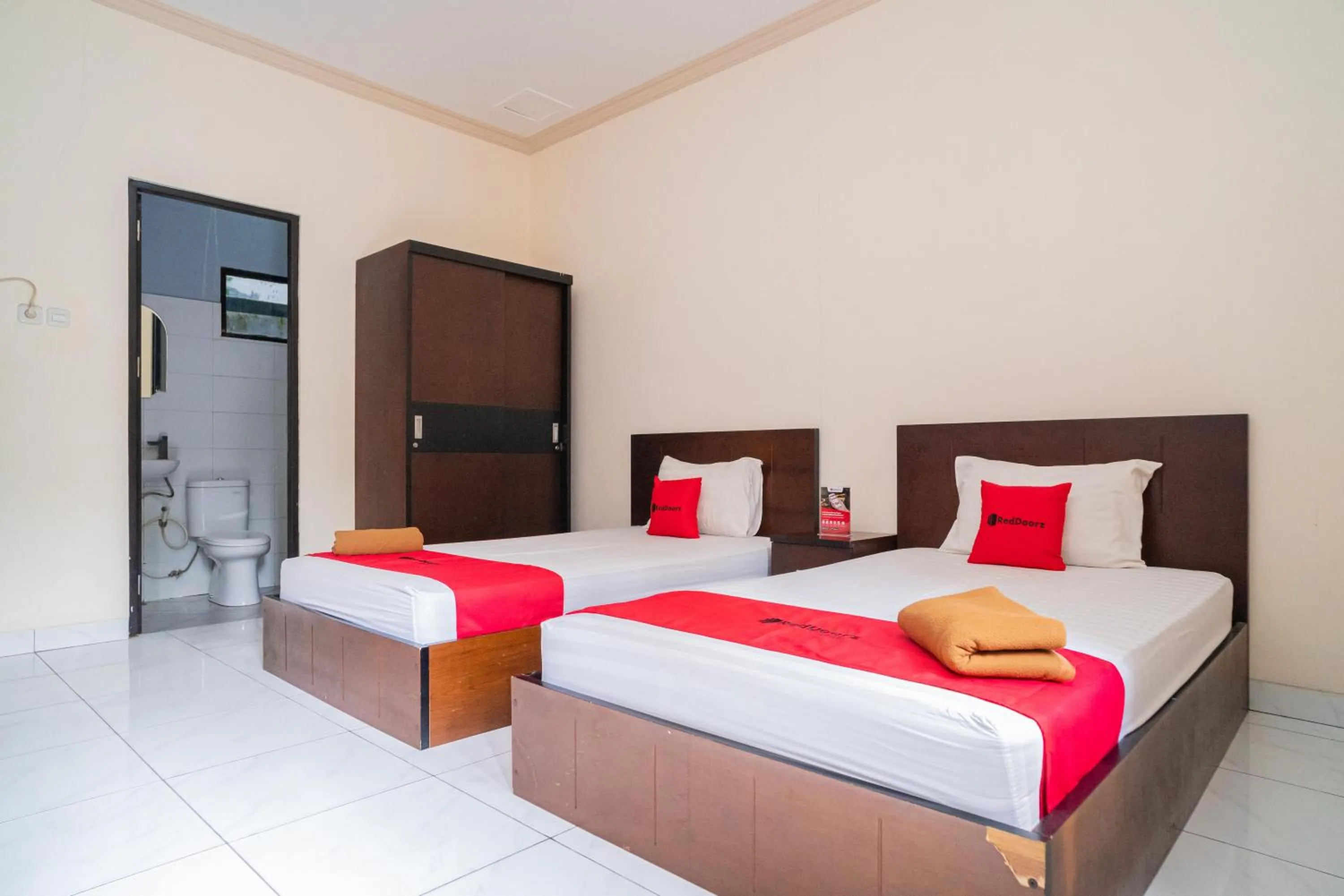 Bed in RedDoorz @ Wisma Pangrango