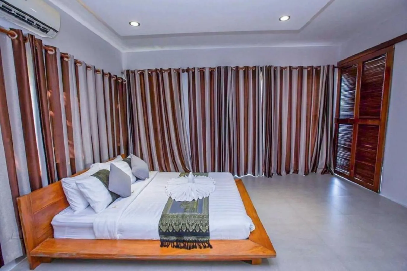 Bedroom, Bed in Saline Residence