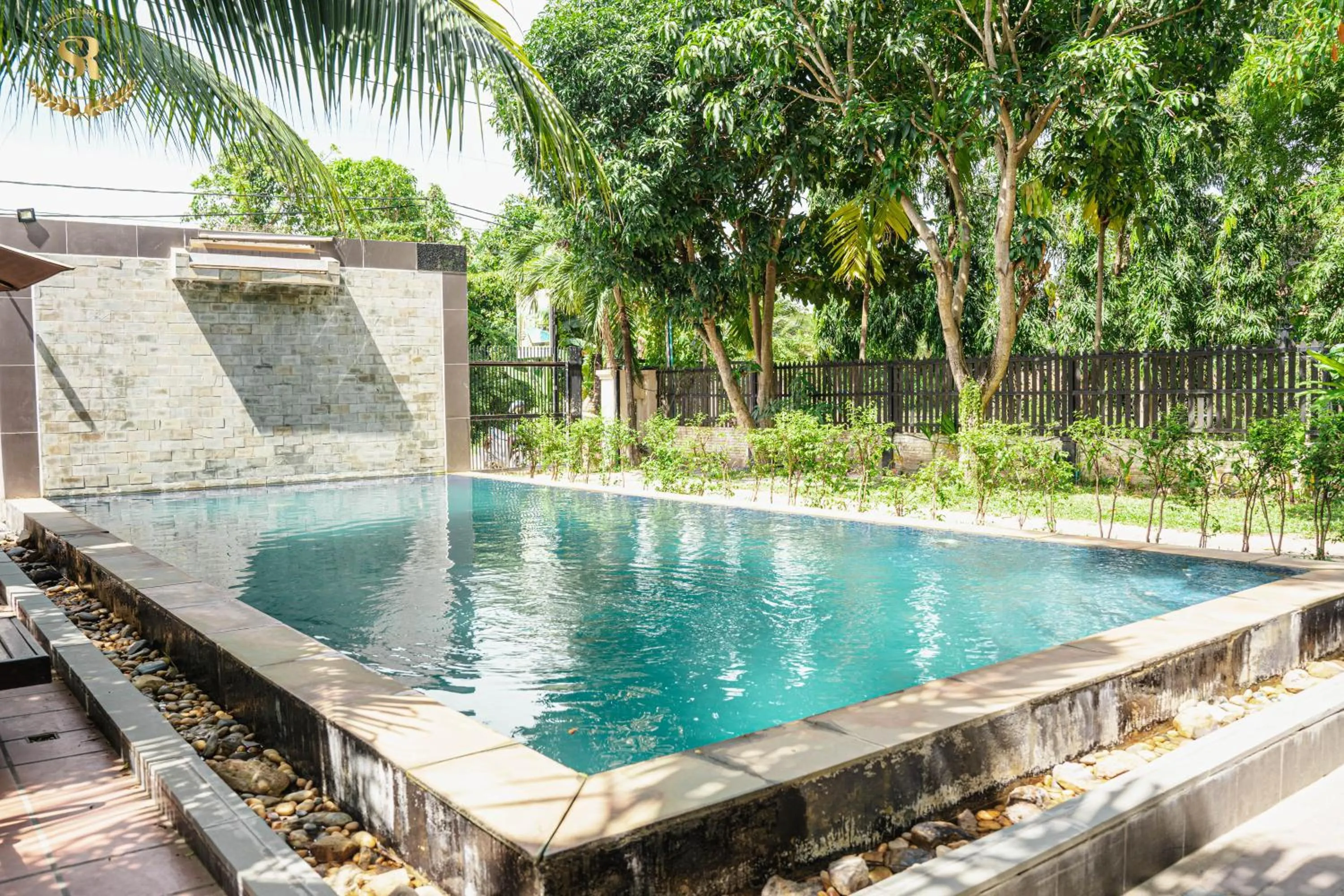 Swimming pool in Saline Residence