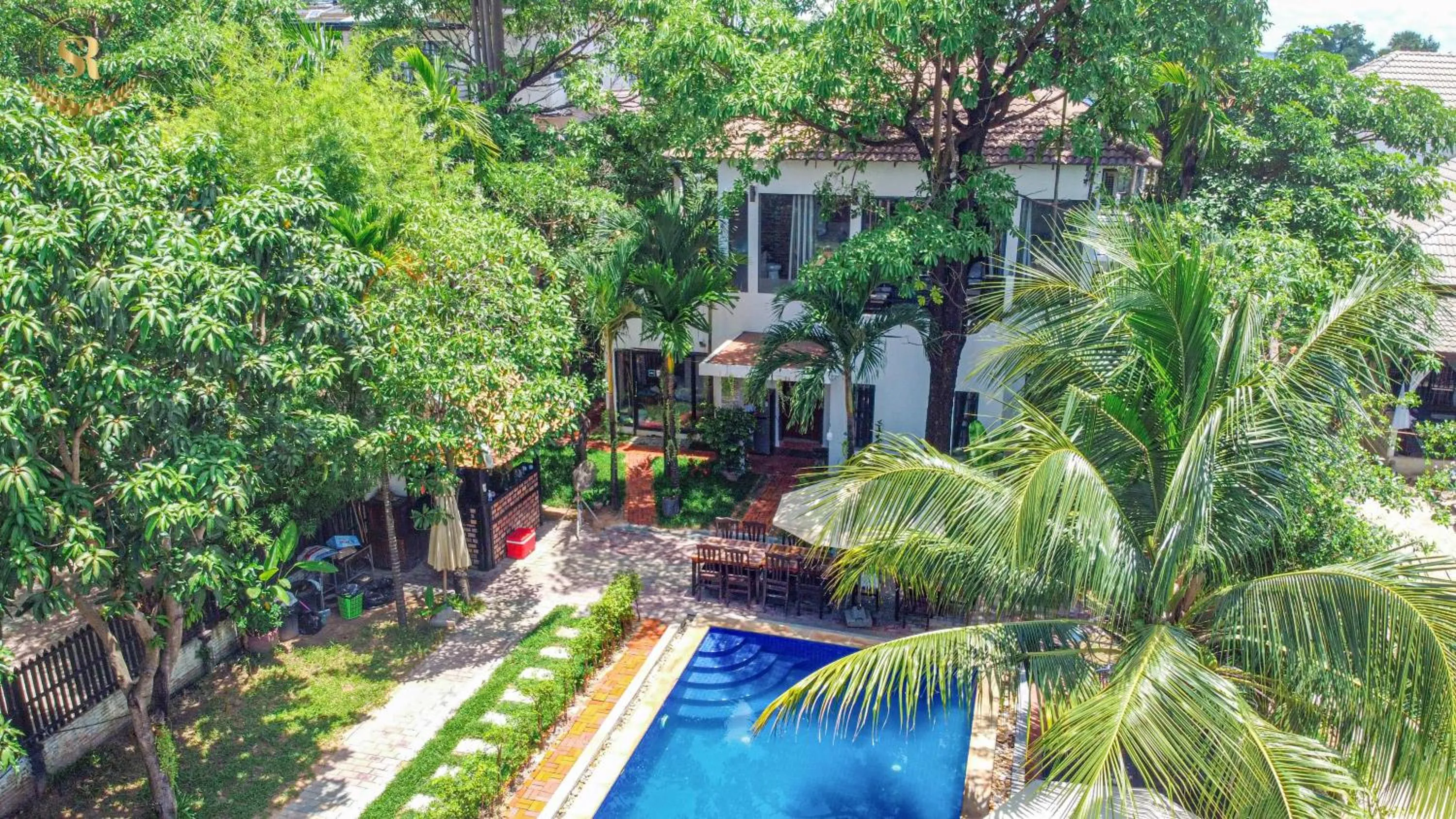 Property building in Saline Residence