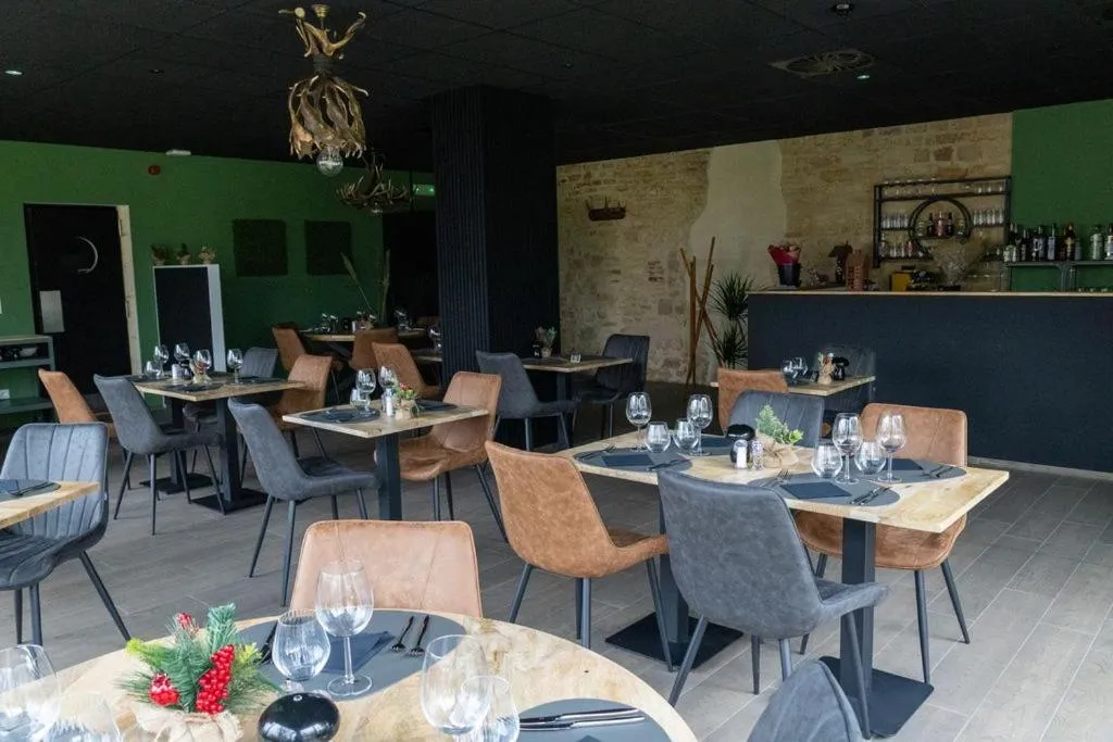 Restaurant/places to eat in Les Chambres du Vieux Château