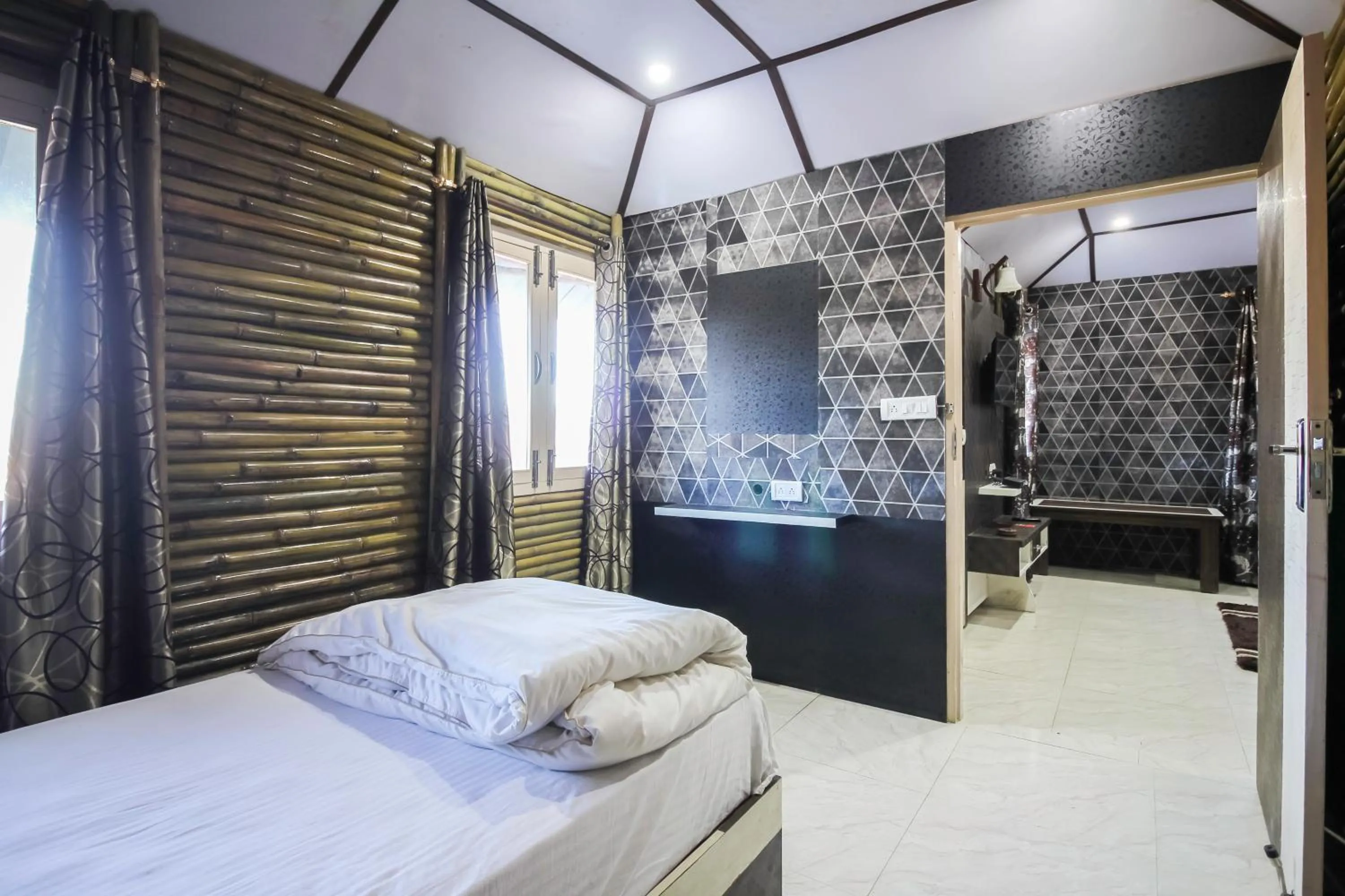 Bed in Glamwood Resort Dhanaulti, Ranked 1 in Dhanaulti