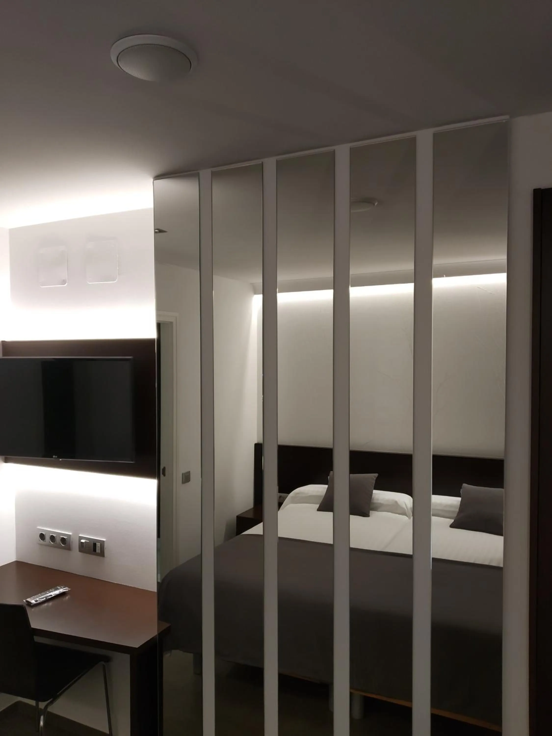 Photo of the whole room, Bed in Hotel Olot Centre