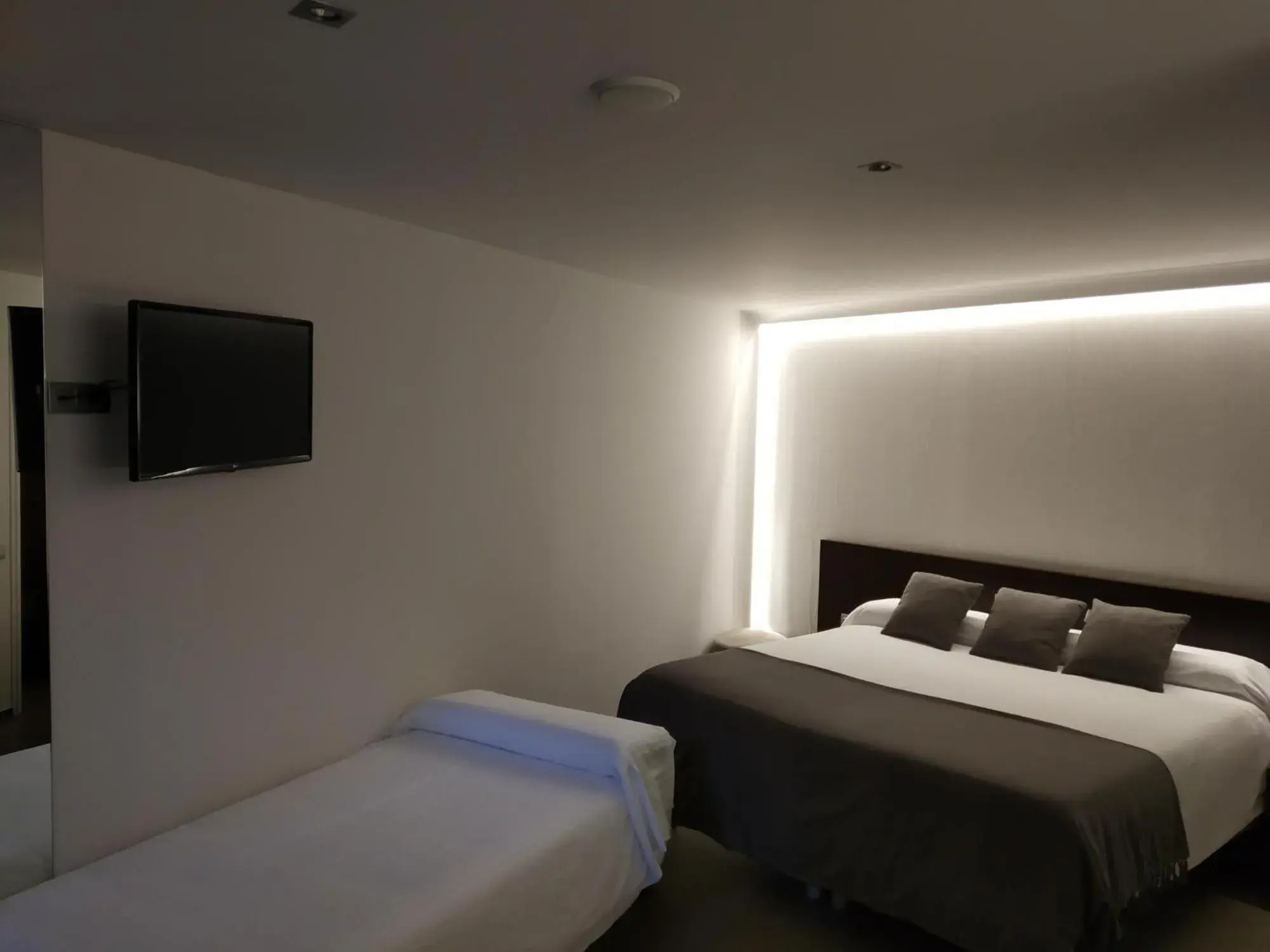 Standard Triple Room in Hotel Olot Centre Standard Triple Room in Hotel Olot Centre