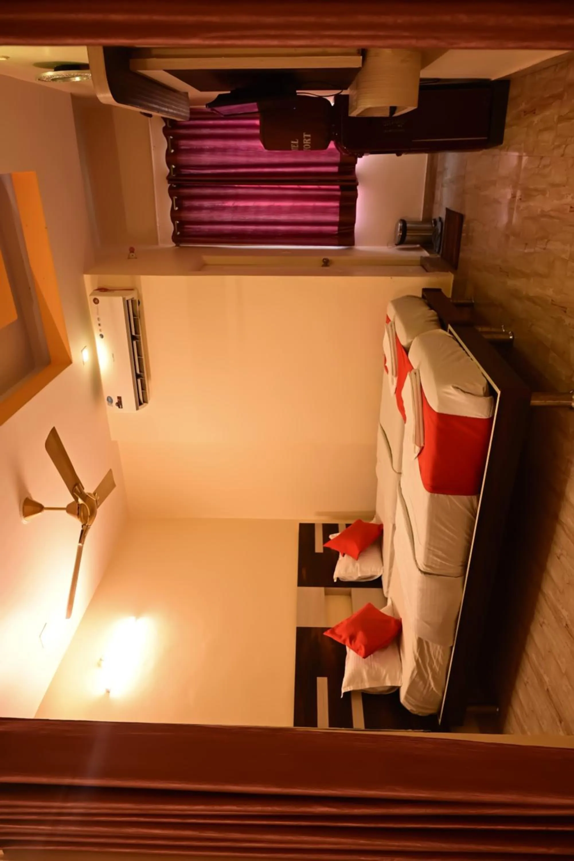 Bedroom, Bed in Hotel Comfort and Terrace Lounge