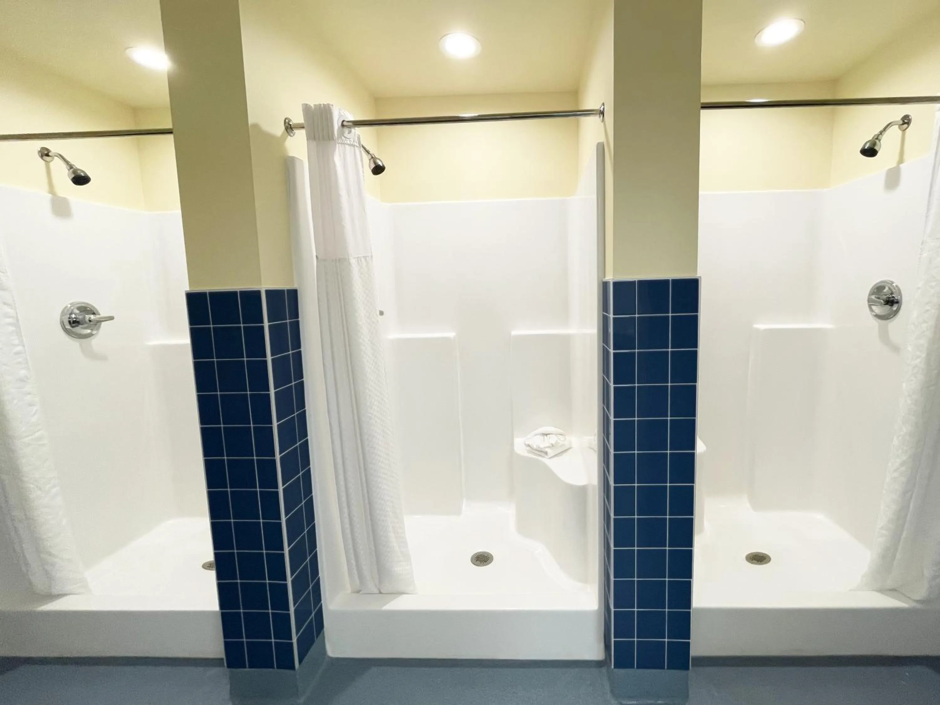 Shower, Bathroom in Travelodge by Wyndham Panama City Beach / Beachfront