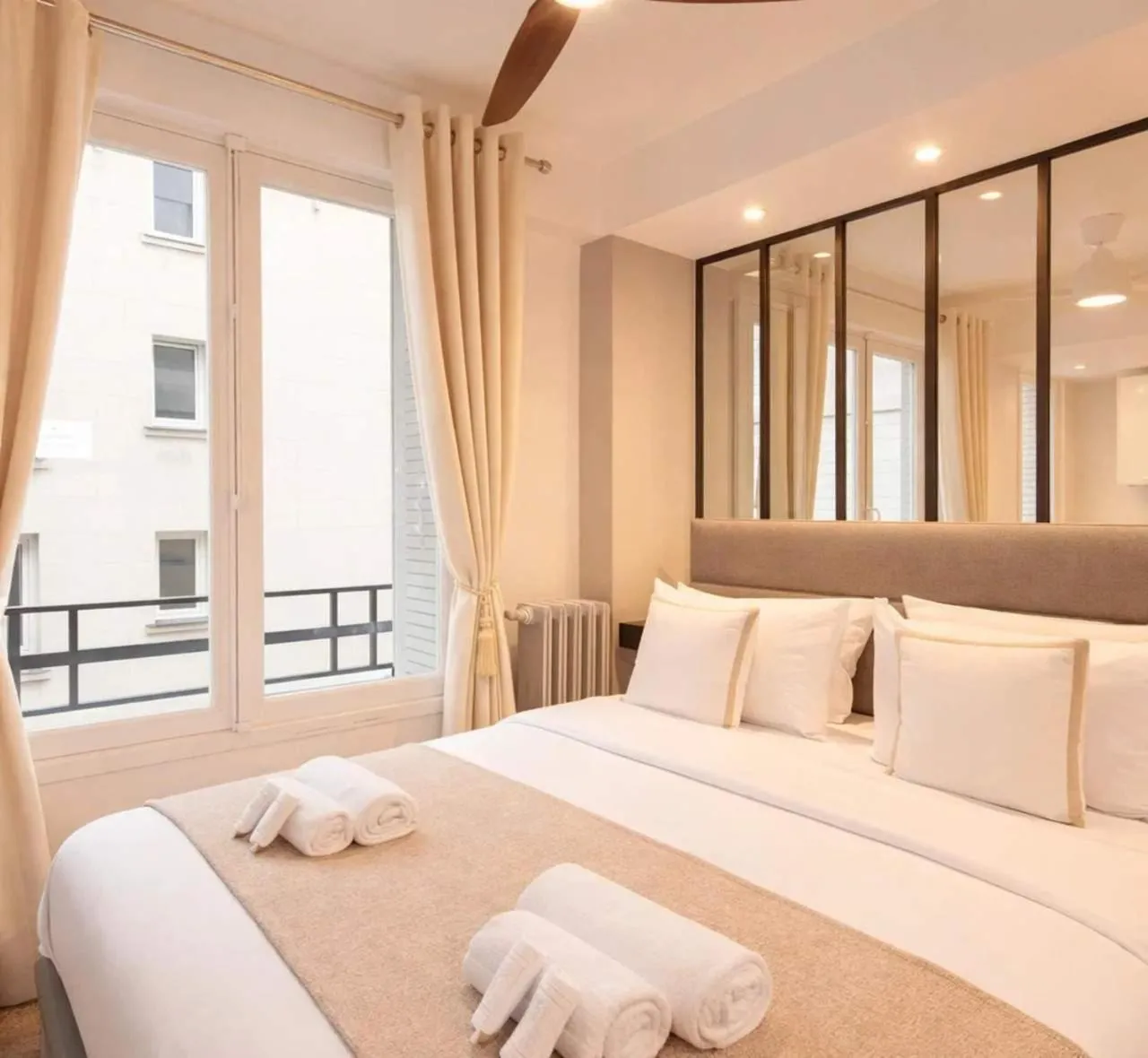 Bed in Champs-Elysées - Prestige apartment with lift avenue Matignon