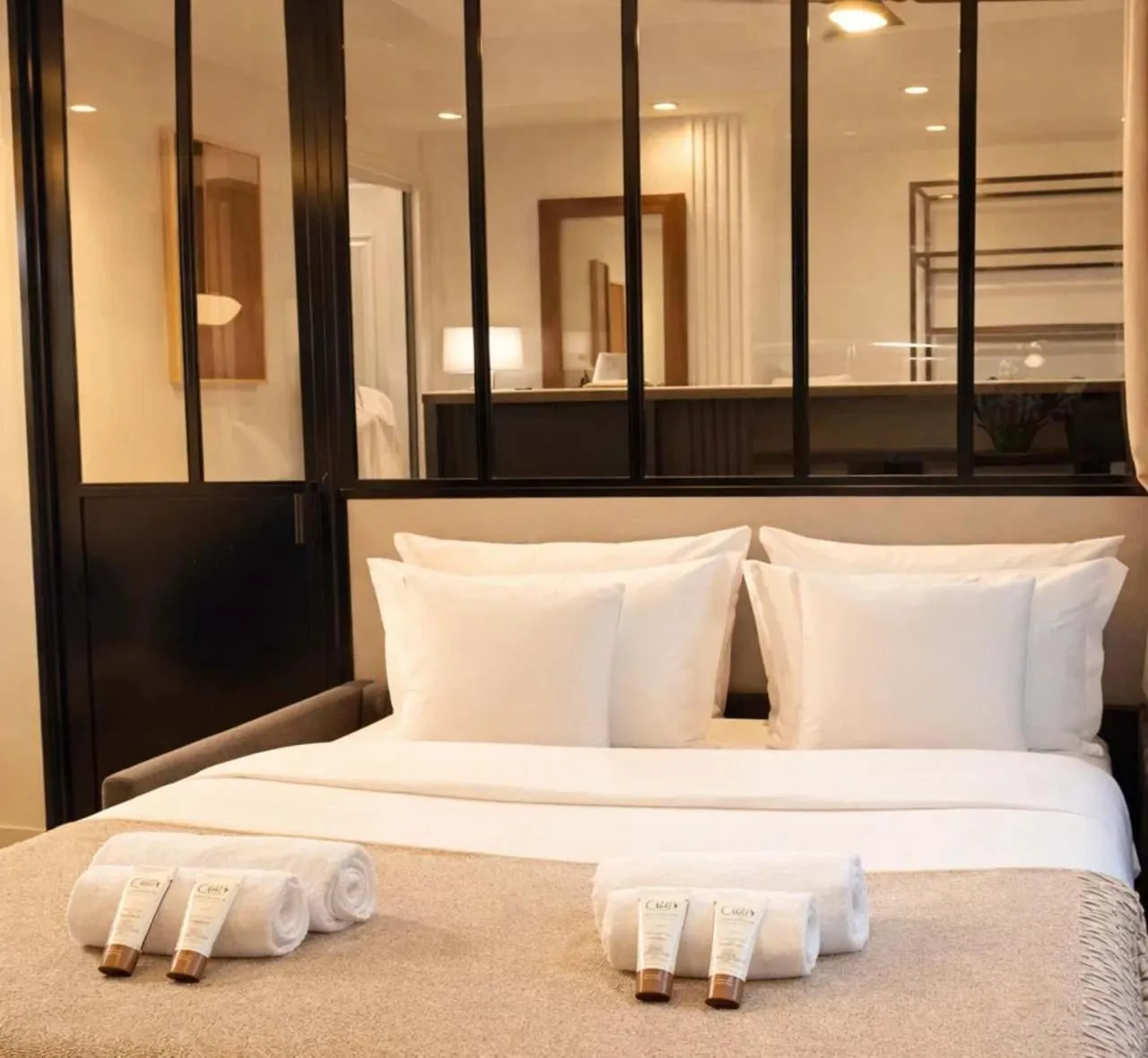 Bed in Champs-Elysées - Prestige apartment with lift avenue Matignon