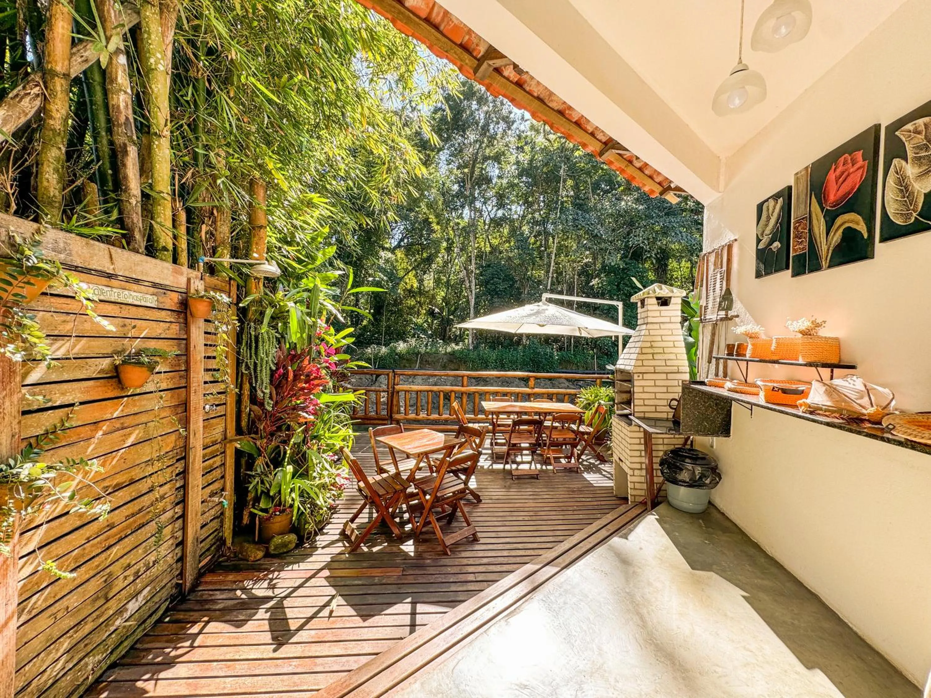 BBQ facilities in Pousada Entre Folhas