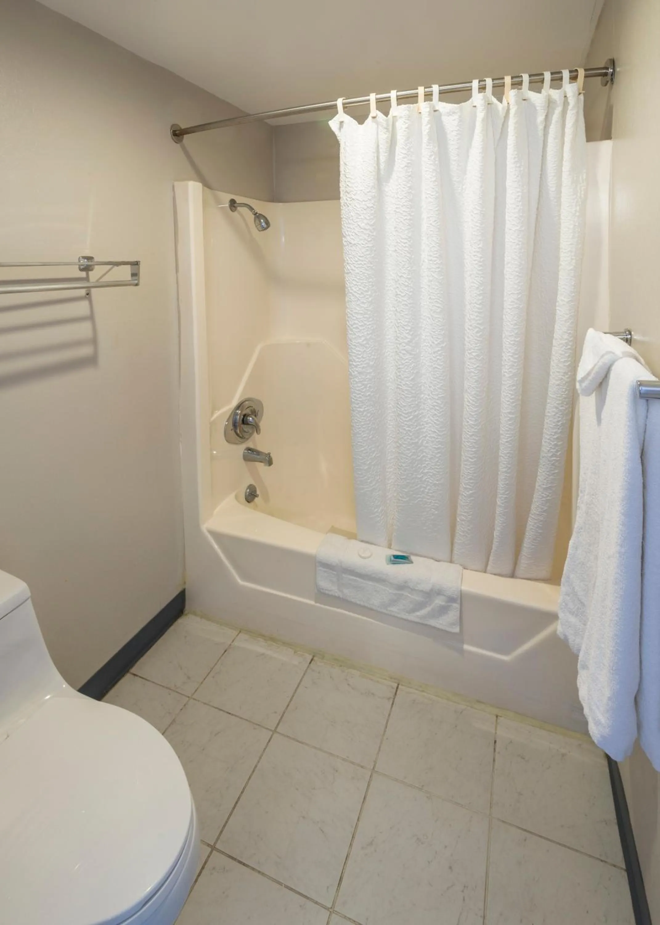 Bathroom in Sunrise Inn Hershey