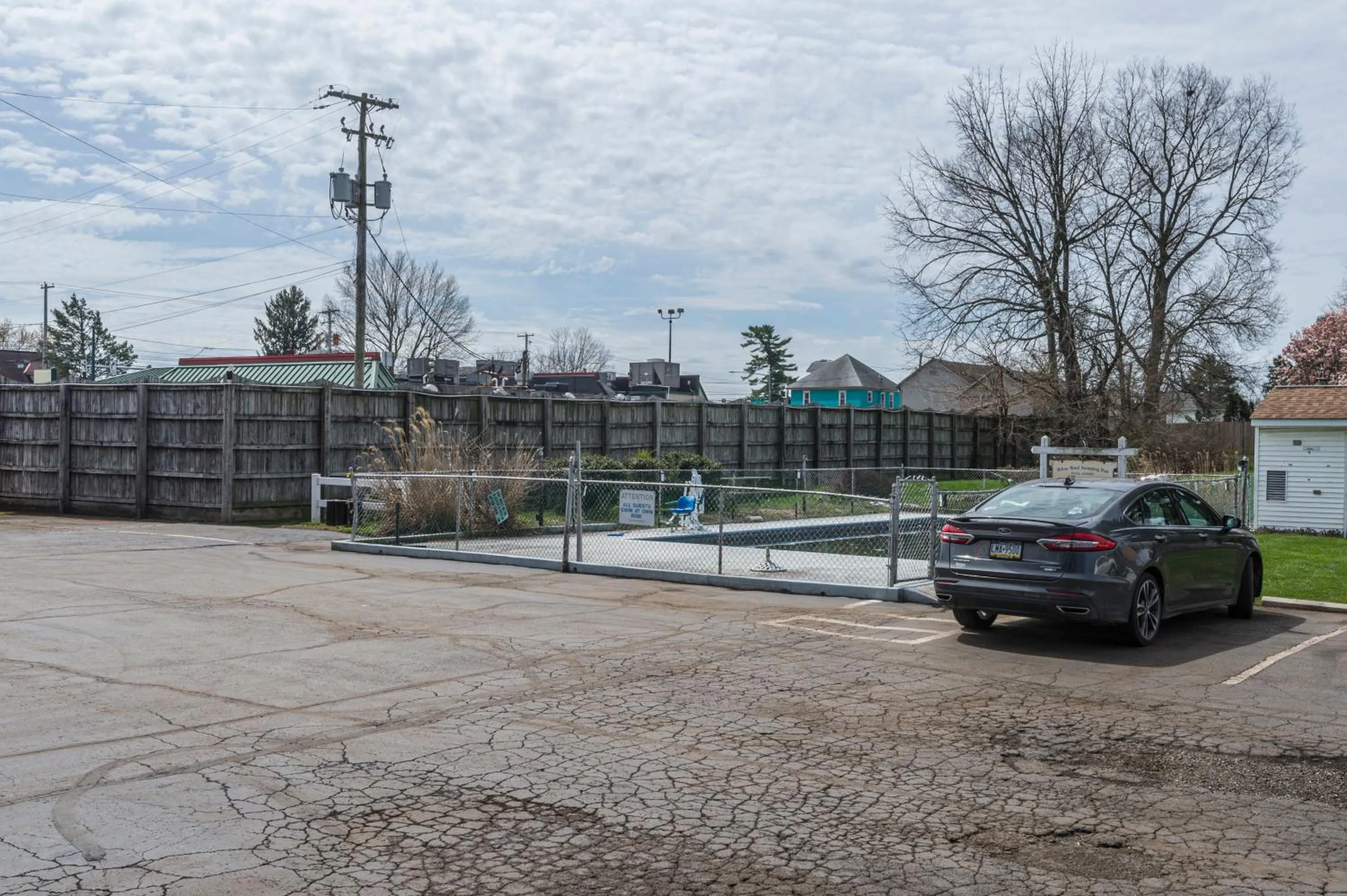 Swimming pool in Sunrise Inn Hershey