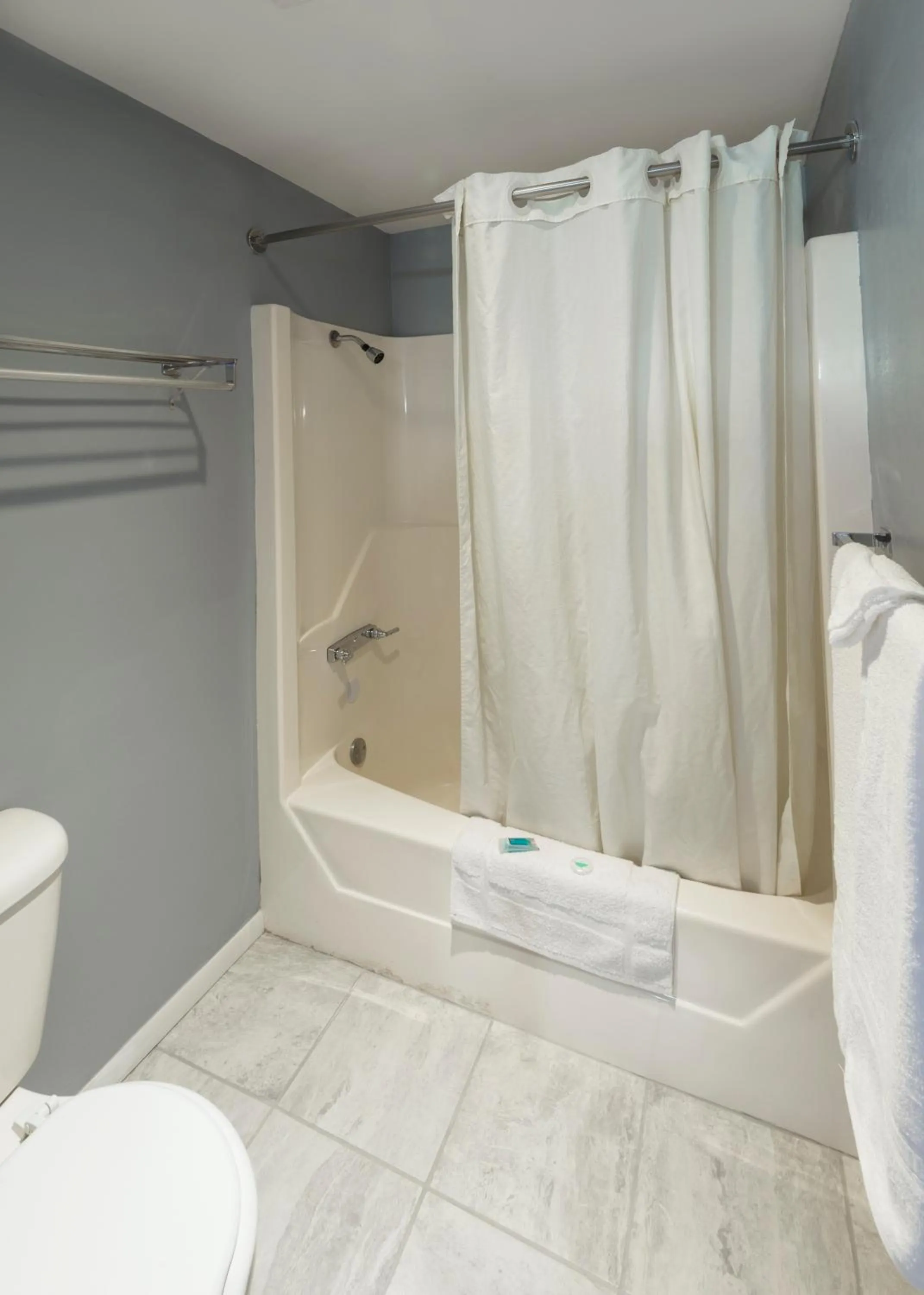 Bathroom in Sunrise Inn Hershey