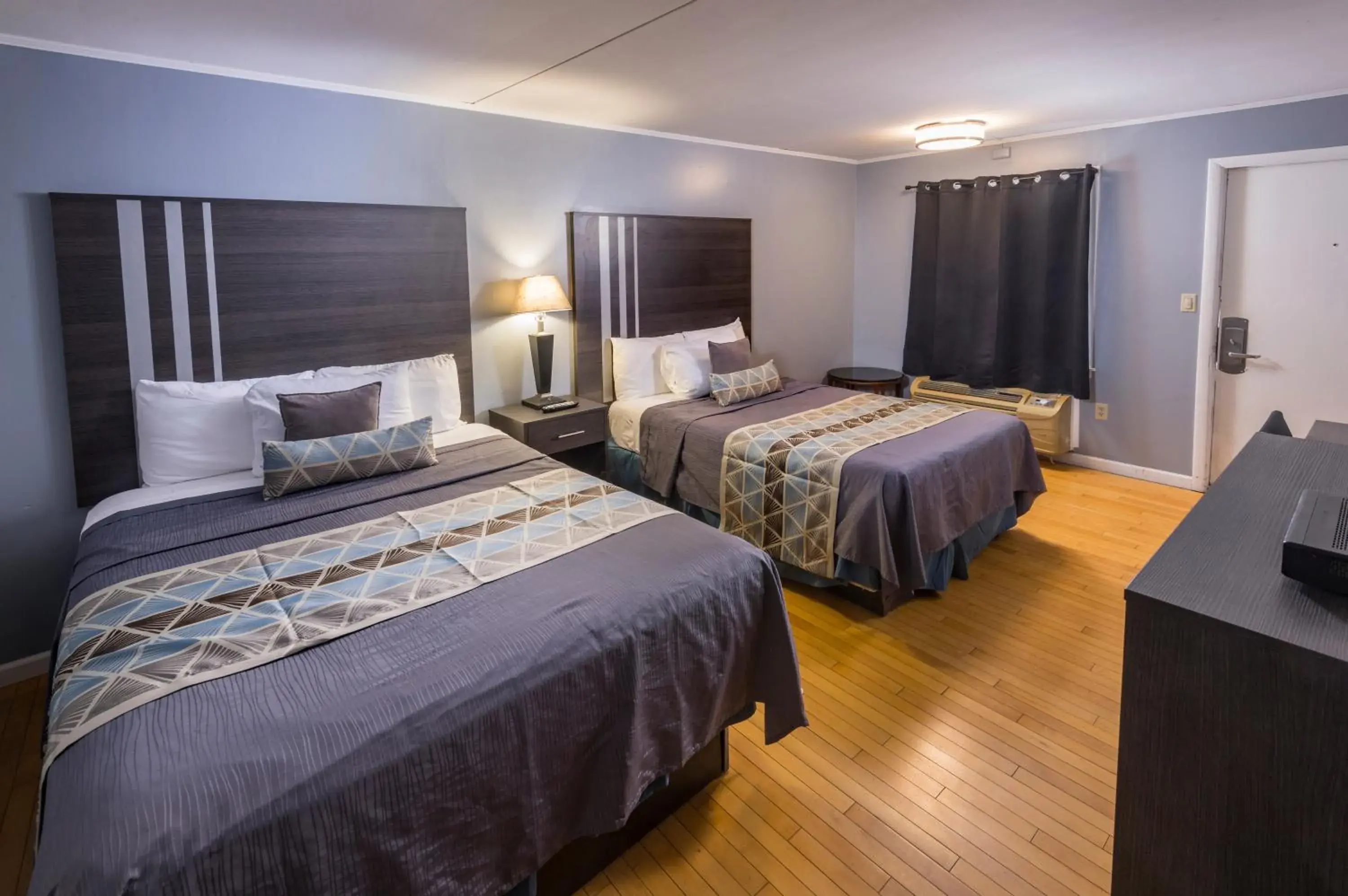 Double Room with Balcony (2 Adults + 1 Child) in Sunrise Inn Hershey Double Room with Balcony (2 Adults + 1 Child) in Sunrise Inn Hershey