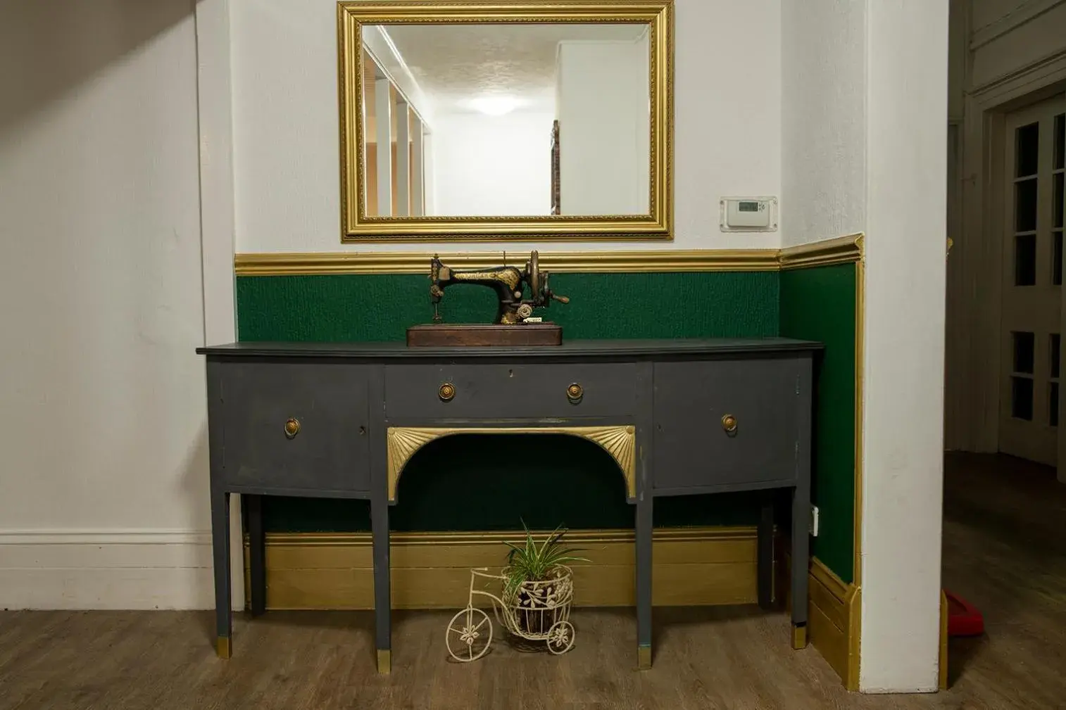 Deluxe Suite in The Maycliffe Hotel Deluxe Suite in The Maycliffe Hotel